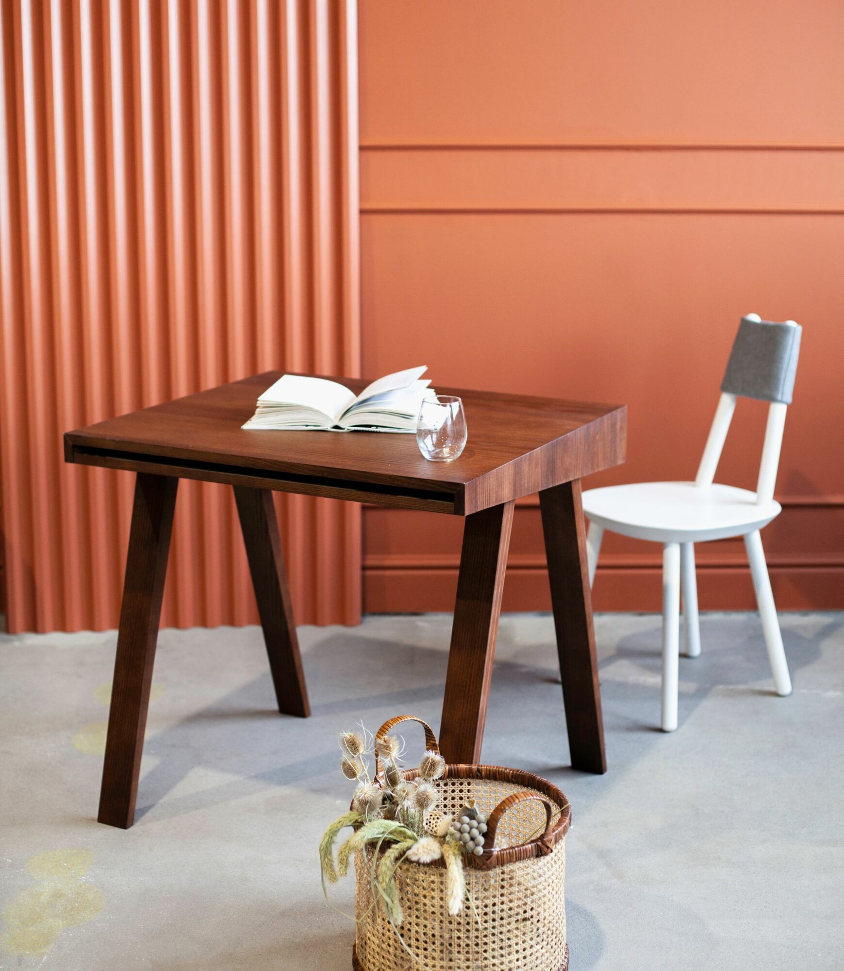 Schreibtisch 4.9 Eschenholz lackiert Braun 7