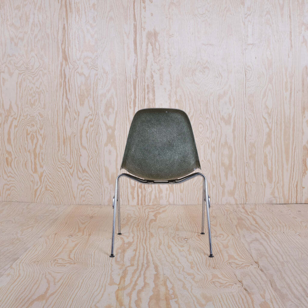 Eames Fiberglass Side Chair by Herman Miller Dunkelgrün 3