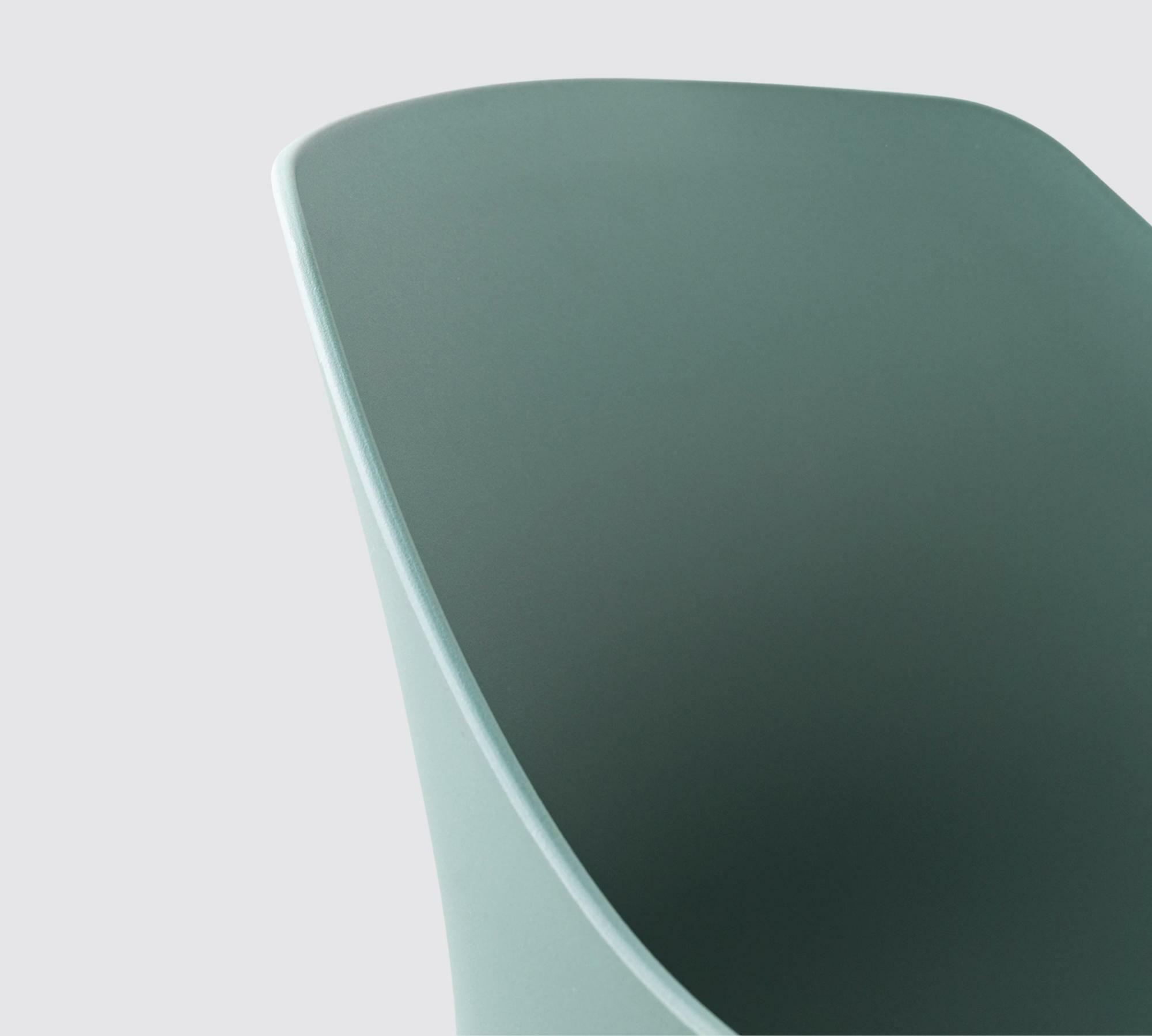 " -> "Mint grey".

    Final check on "Armrest shell chair":
    Armrest (Armlehnen)
    Shell chair (Schalenstuhl)
    With (mit)
    Seat cushion (Sitzkissen)
    Mint grey (Mintgrau)

    This is perfect.

    One last check: "Return only the translated text with no preamble 4