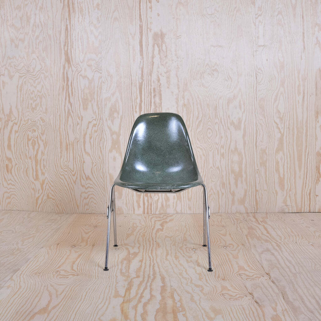 Eames Fiberglass Side Chair by Herman Miller Dunkelgrün 7