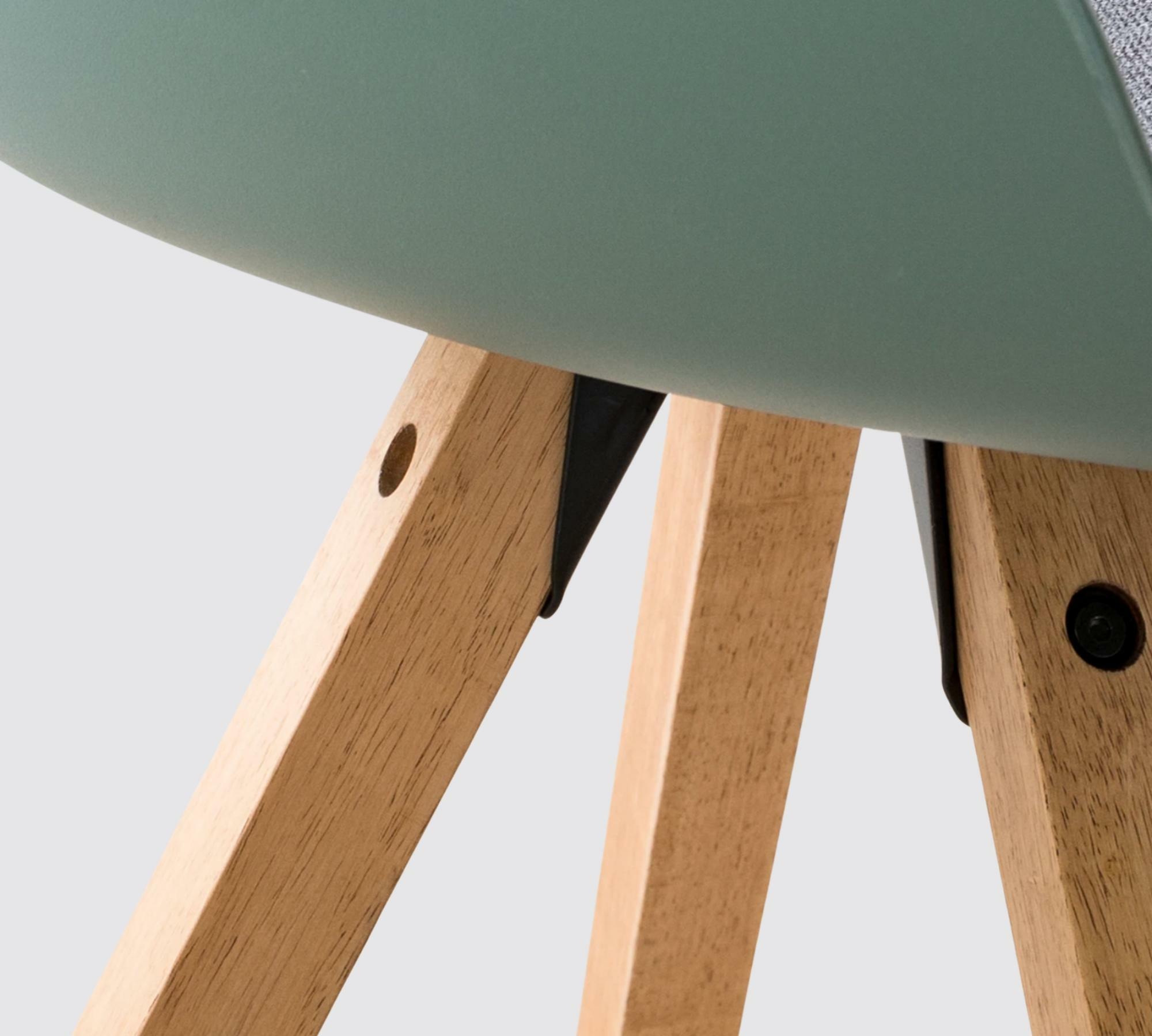 " -> "Mint grey".

    Final check on "Armrest shell chair":
    Armrest (Armlehnen)
    Shell chair (Schalenstuhl)
    With (mit)
    Seat cushion (Sitzkissen)
    Mint grey (Mintgrau)

    This is perfect.

    One last check: "Return only the translated text with no preamble 5