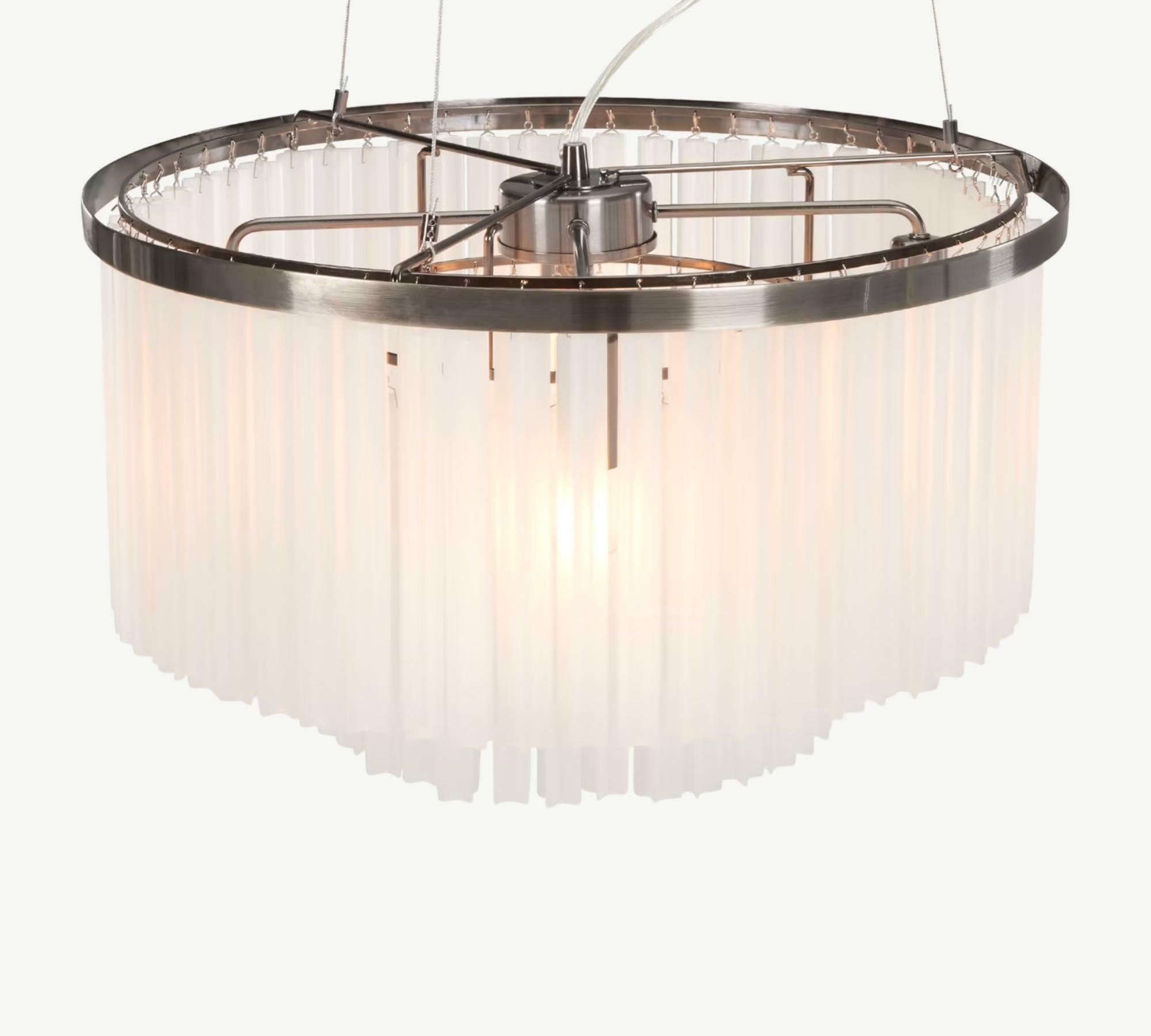 Opulenter Kronleuchter Ophelia aus Milchglas und Chrom  1