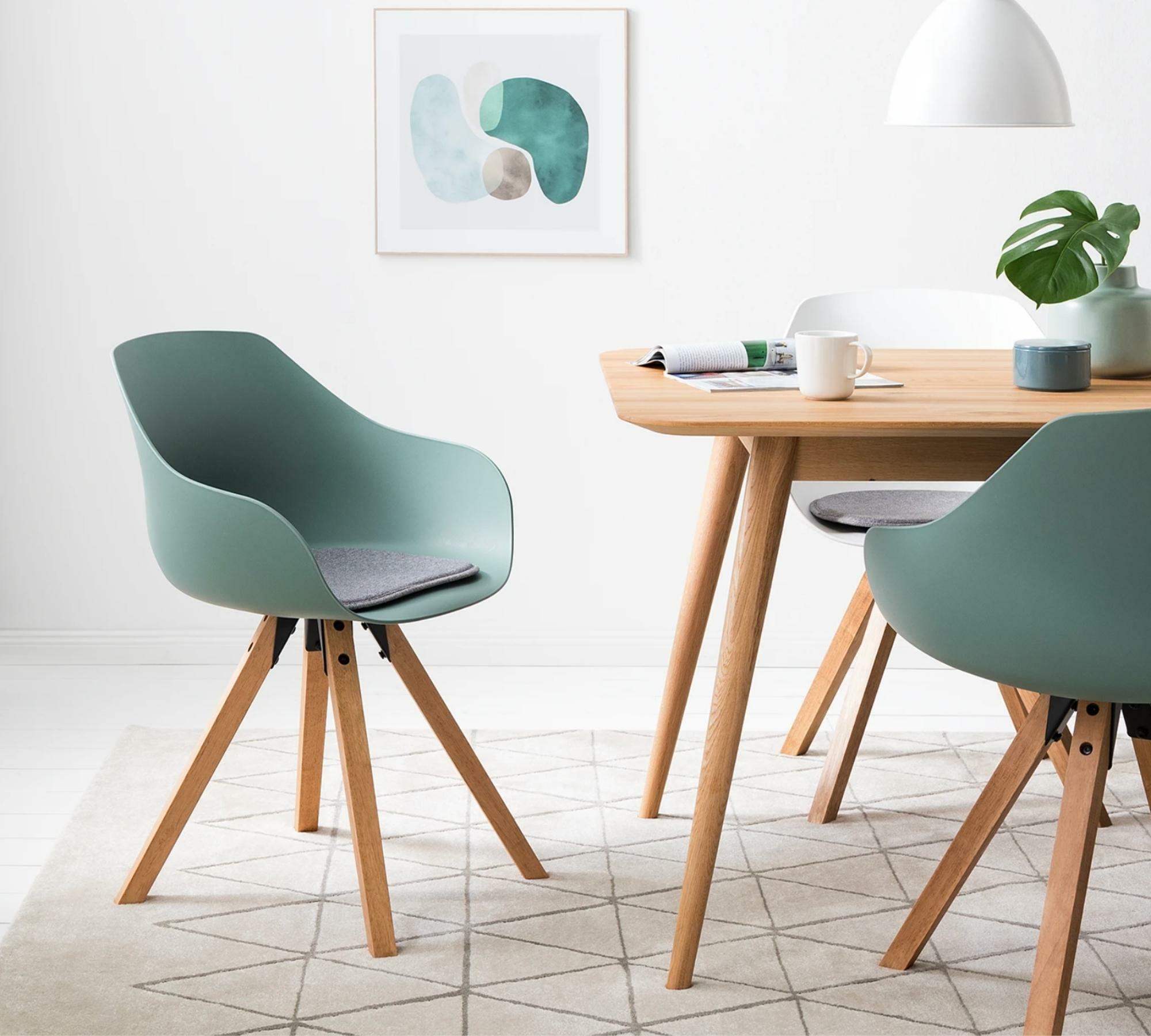 " -> "Mint grey".

    Final check on "Armrest shell chair":
    Armrest (Armlehnen)
    Shell chair (Schalenstuhl)
    With (mit)
    Seat cushion (Sitzkissen)
    Mint grey (Mintgrau)

    This is perfect.

    One last check: "Return only the translated text with no preamble 6