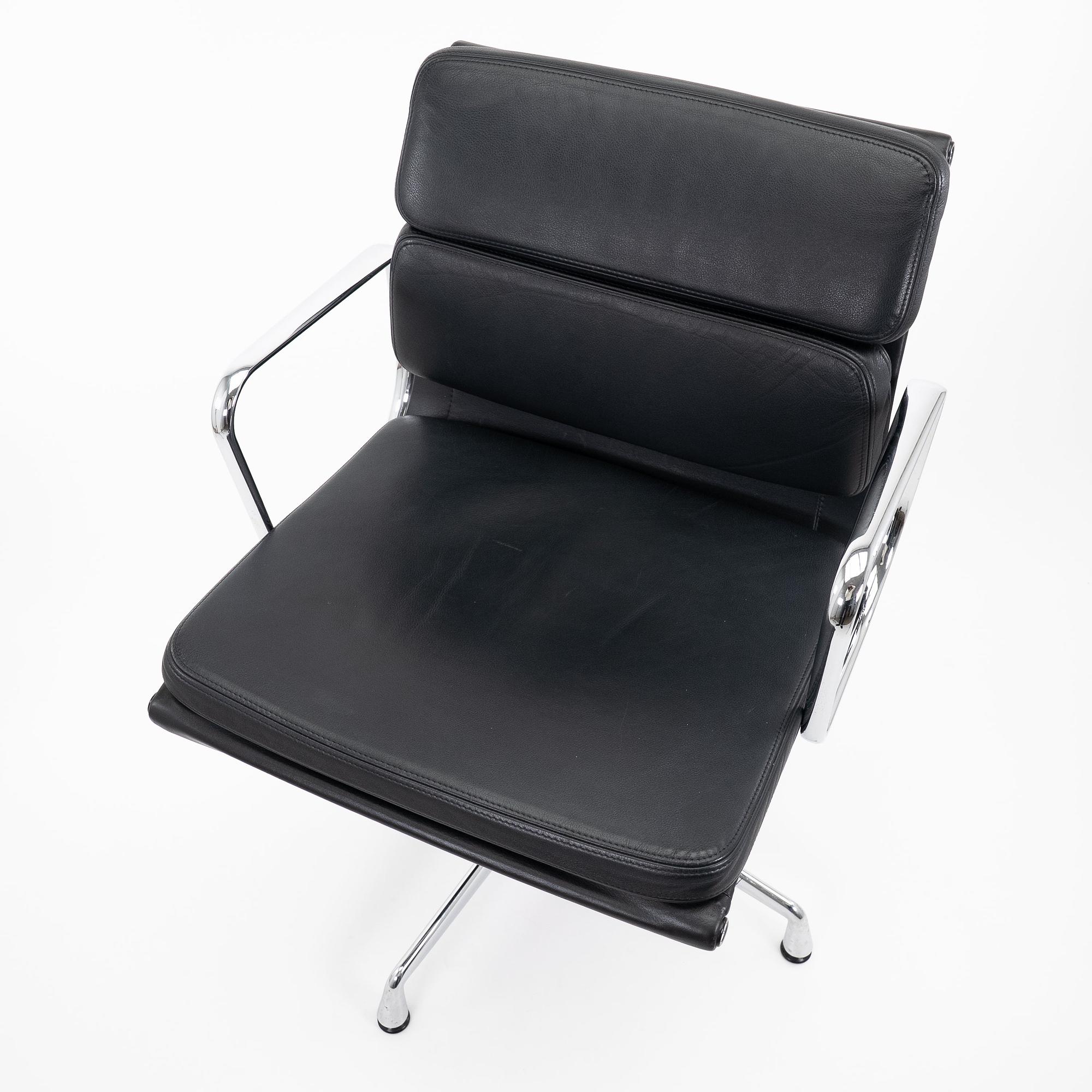 EA208 Bürostuhl Leder Schwarz von Vitra 4