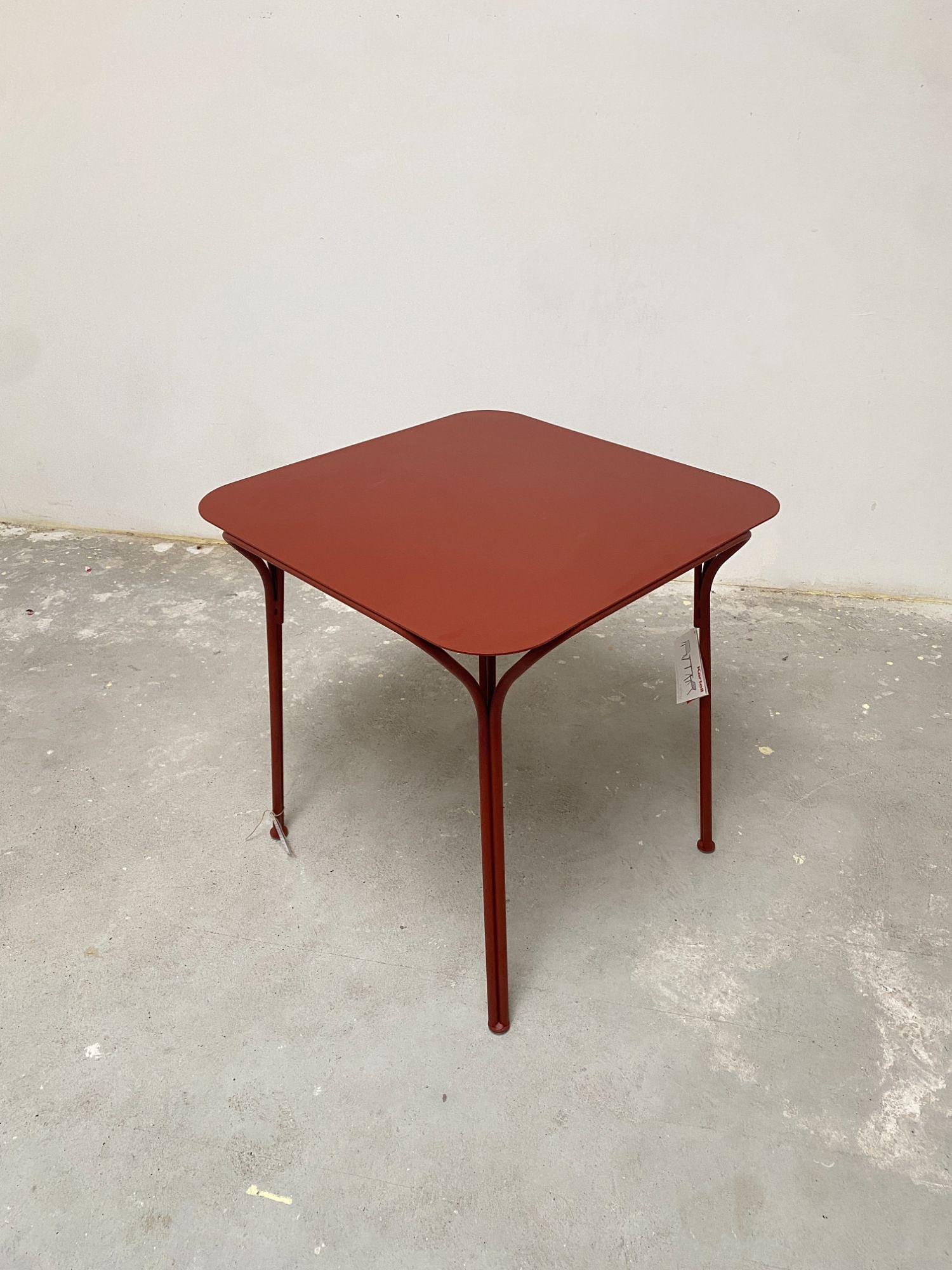 Hiray Gartentisch Rot von Kartell 2