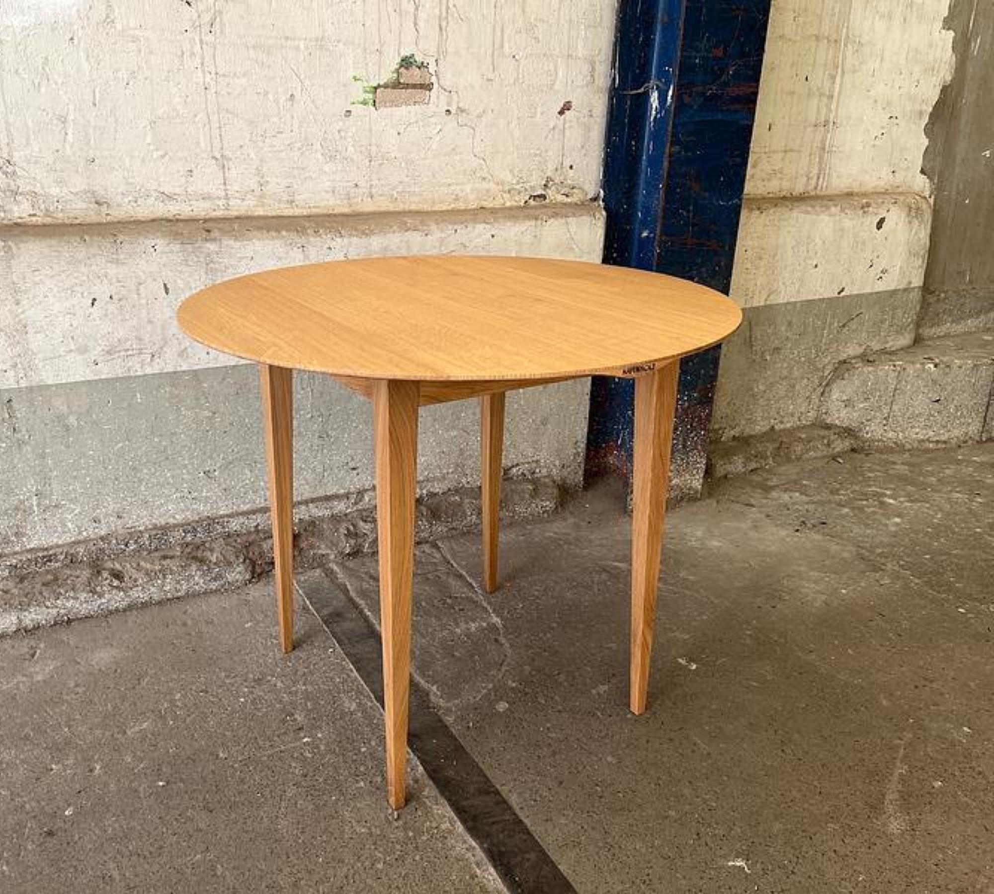 Beluga Table Oak wood 3-layer panel Brown Ø 90cm 1