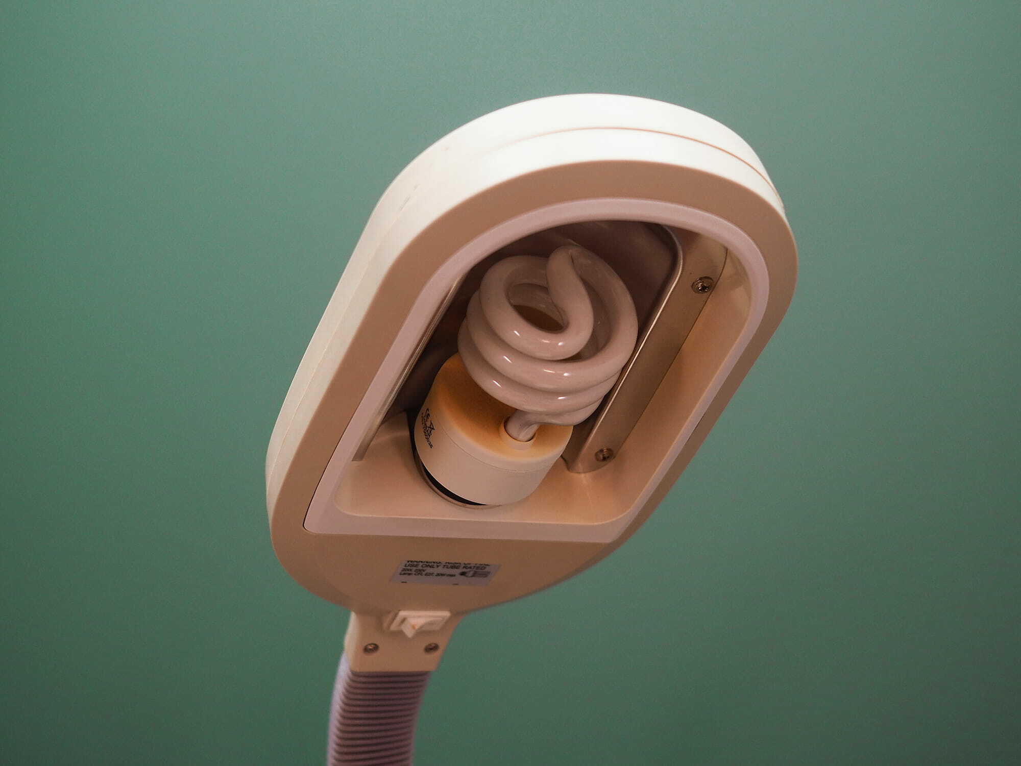 Vintage table lamp plastic white 1960s 7