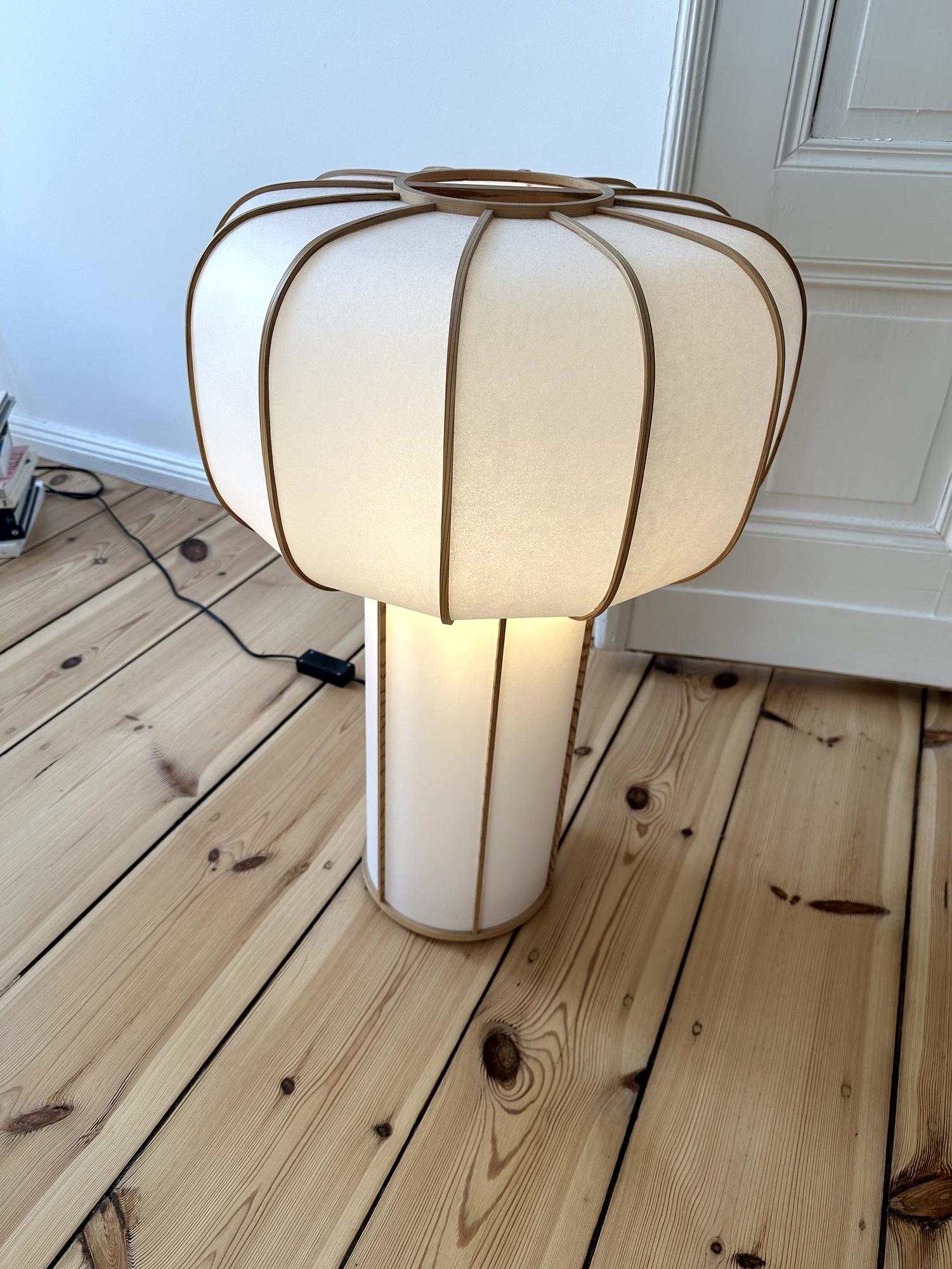 Kiku no Hana Stehlampe Papier Holz 0