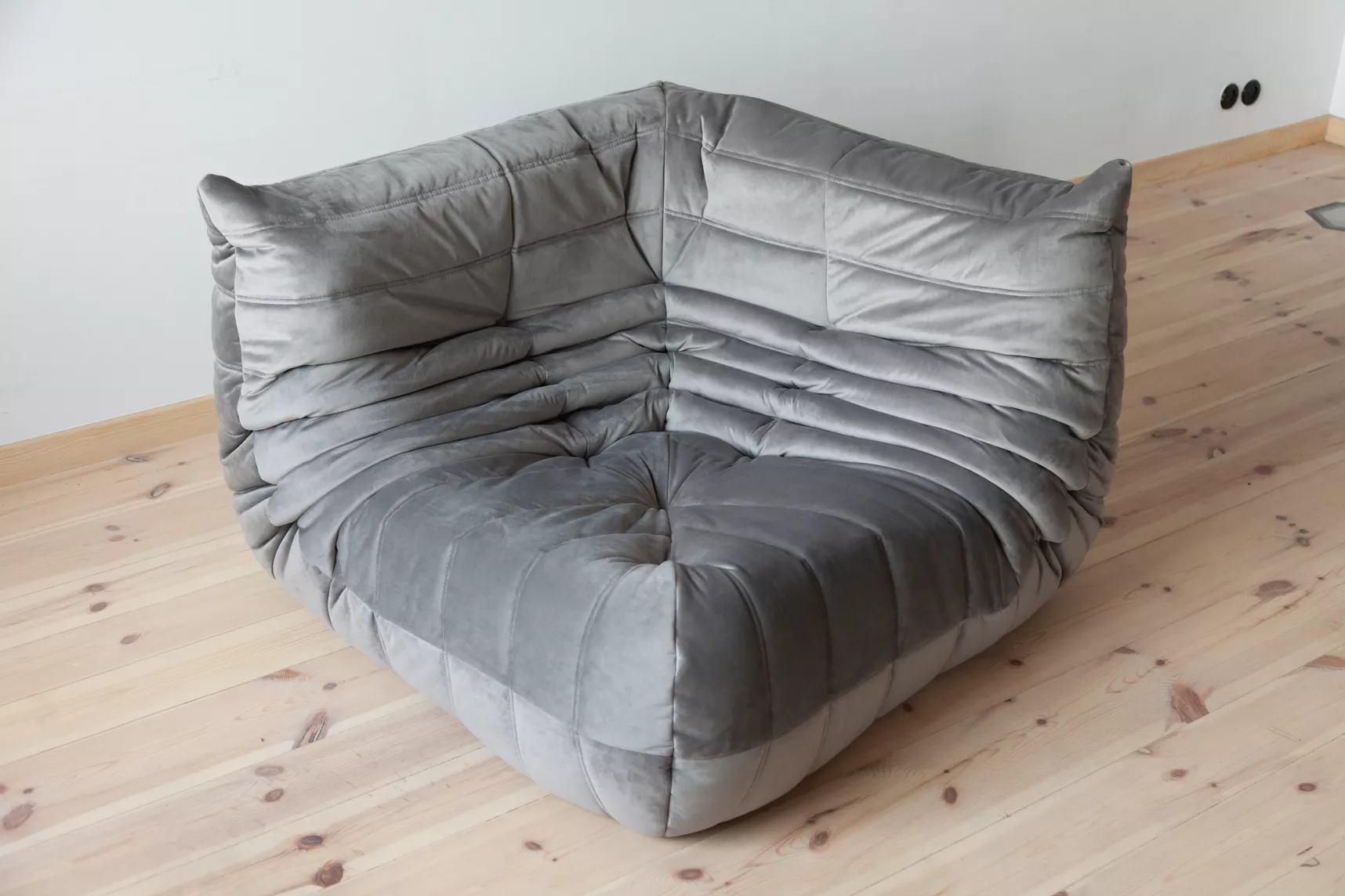 Togo Ecksofa Samt Silbergrau 6