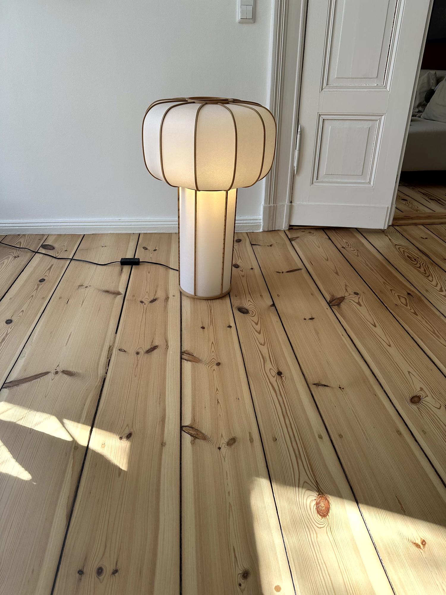 Kiku no Hana Stehlampe Papier Holz 1
