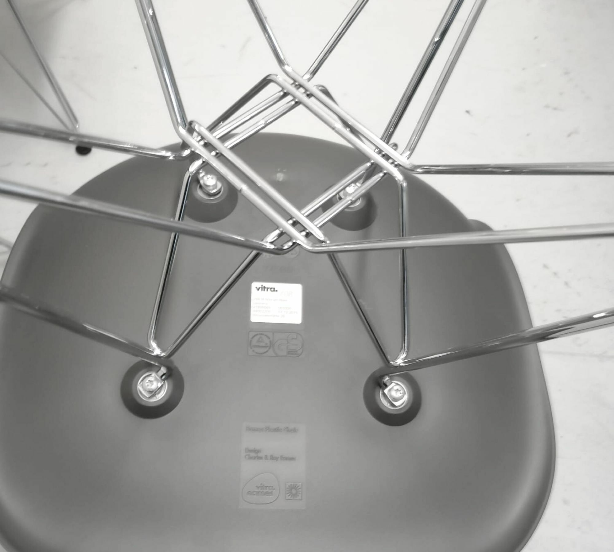 4x Eames DSR Plastic Side Chair Grau  3