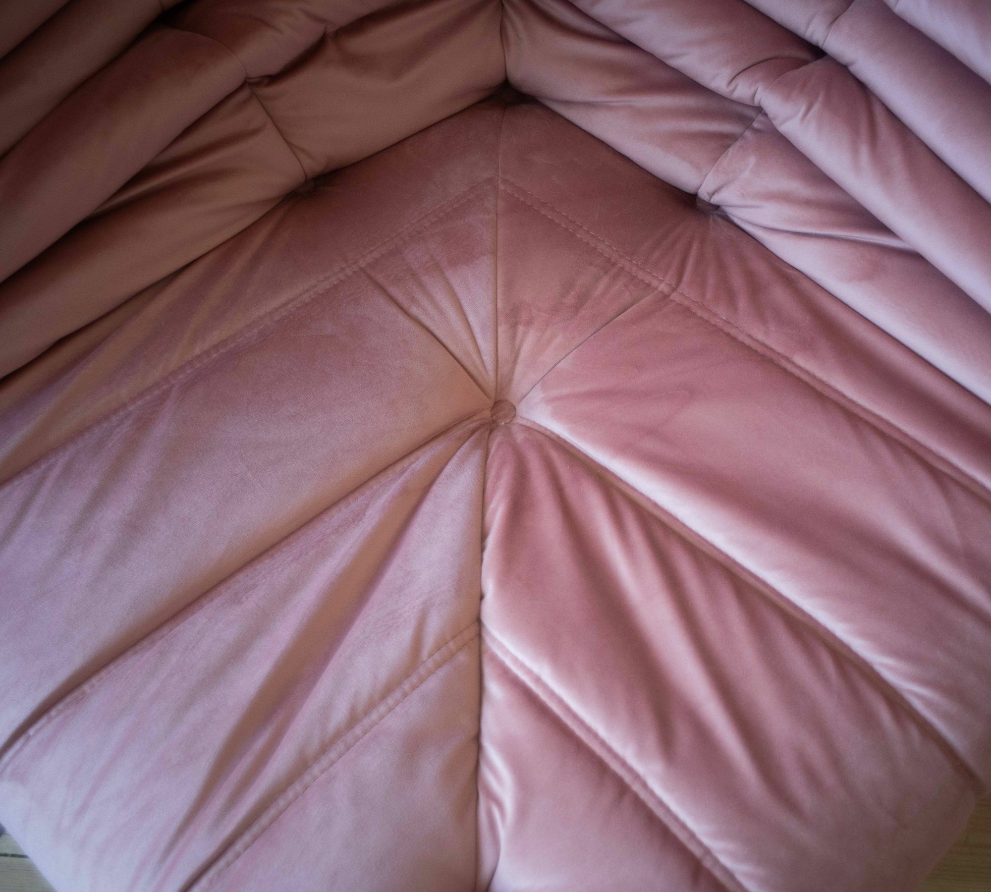 Togo Divano angolare velluto rosa perla 3