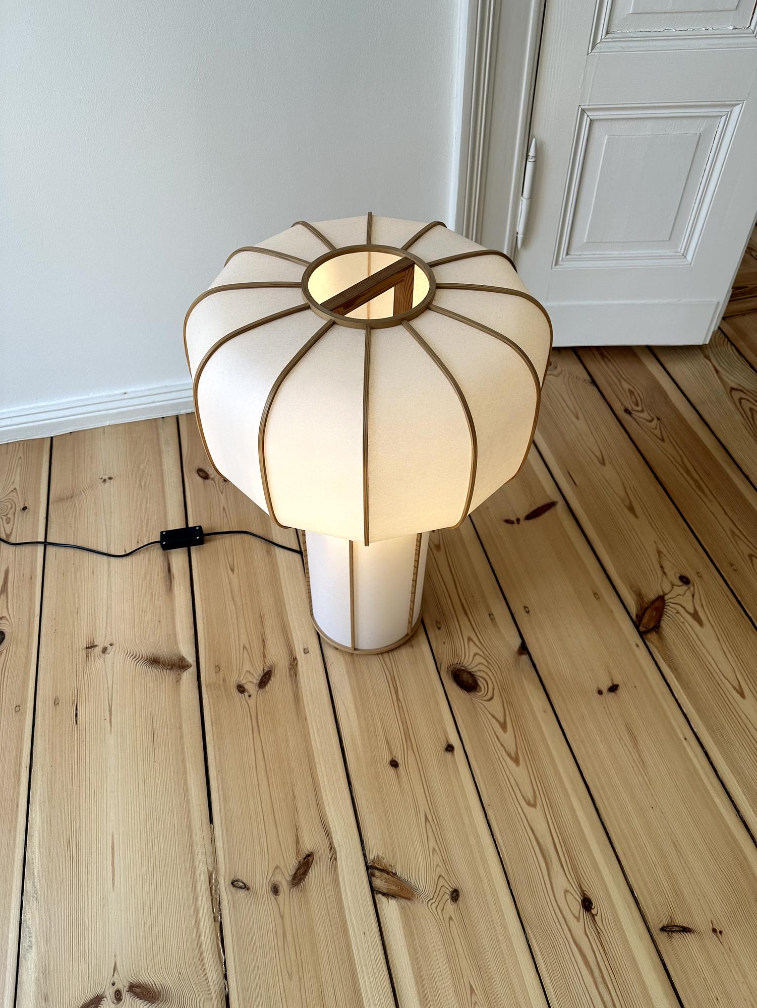Kiku no Hana Stehlampe Papier Holz 2