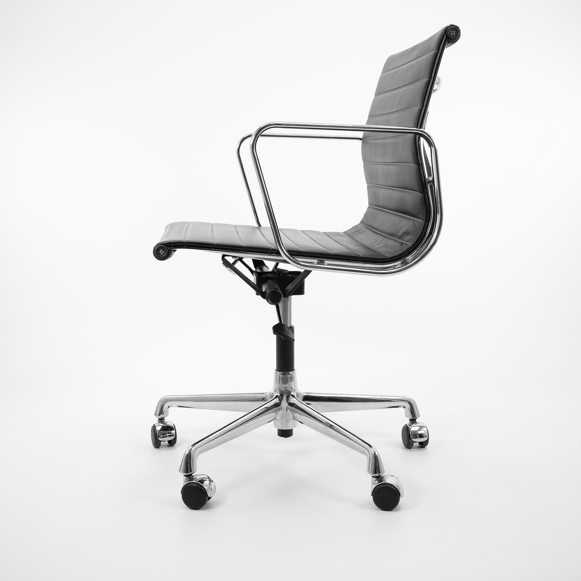 EA117 Bürostuhl Wippe Aluminium Schwarz 1