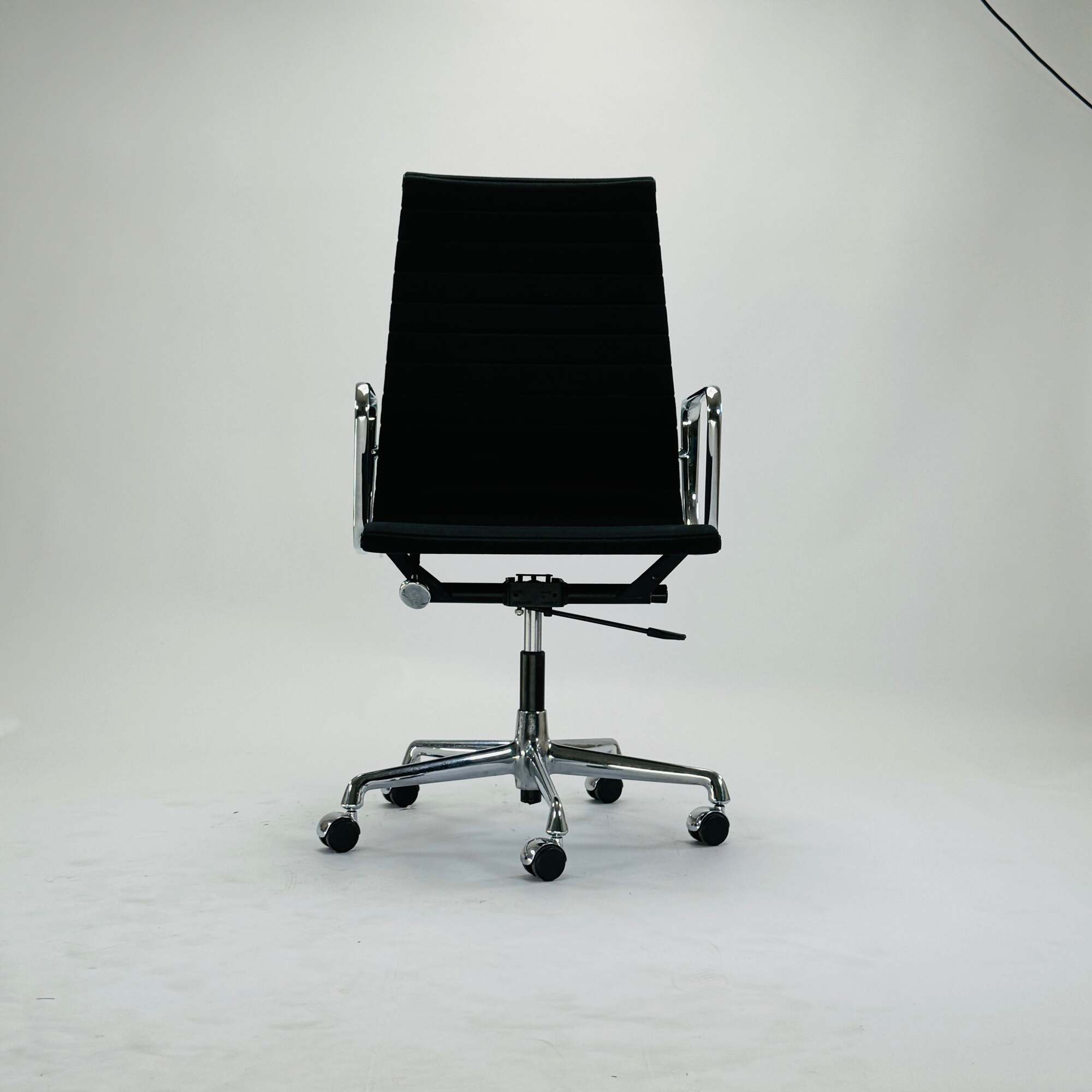 EA 119 Aluminium Chair Hopsack Textil Schwarz 3