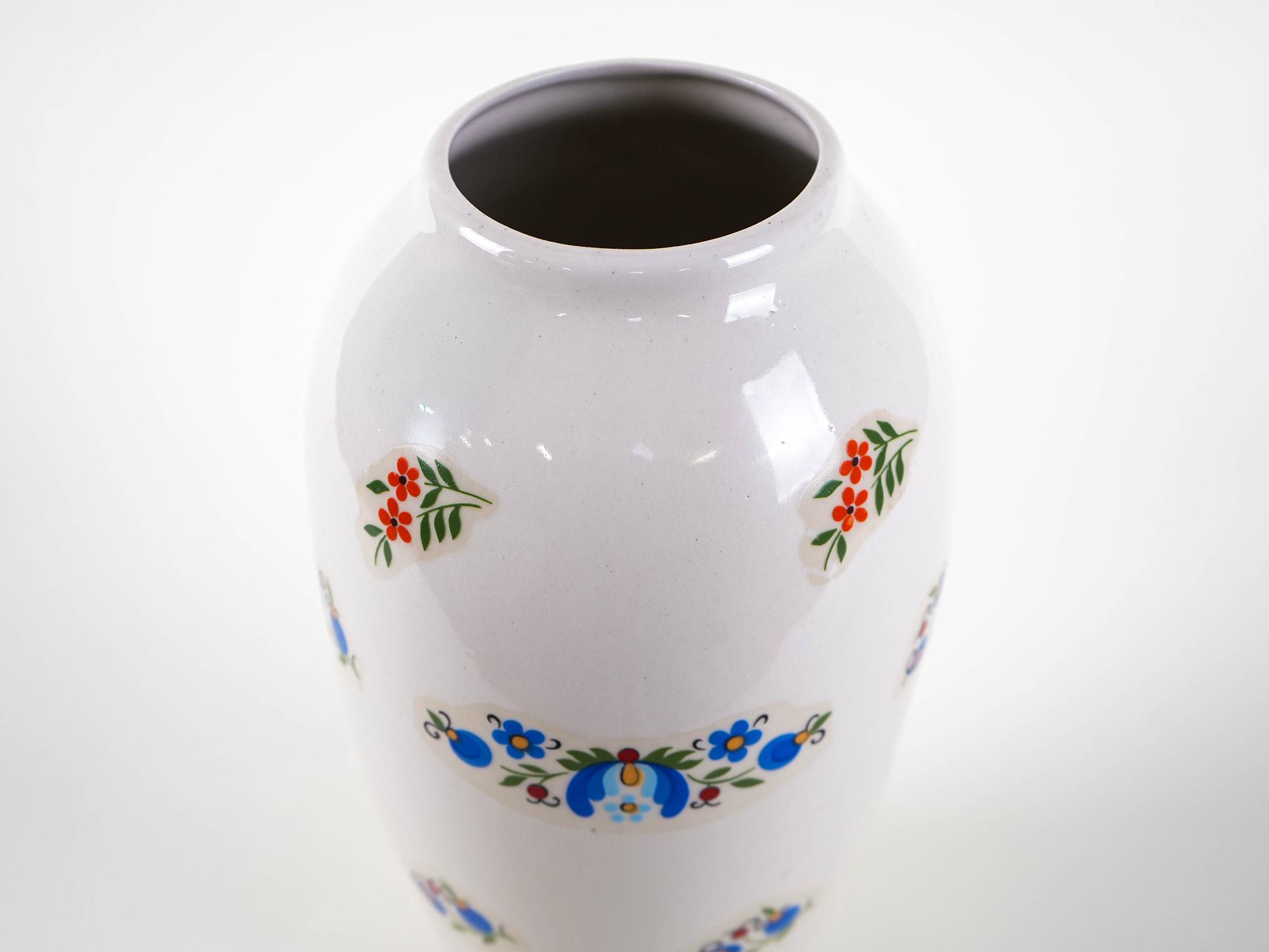 Porcelain vase 1980s 6