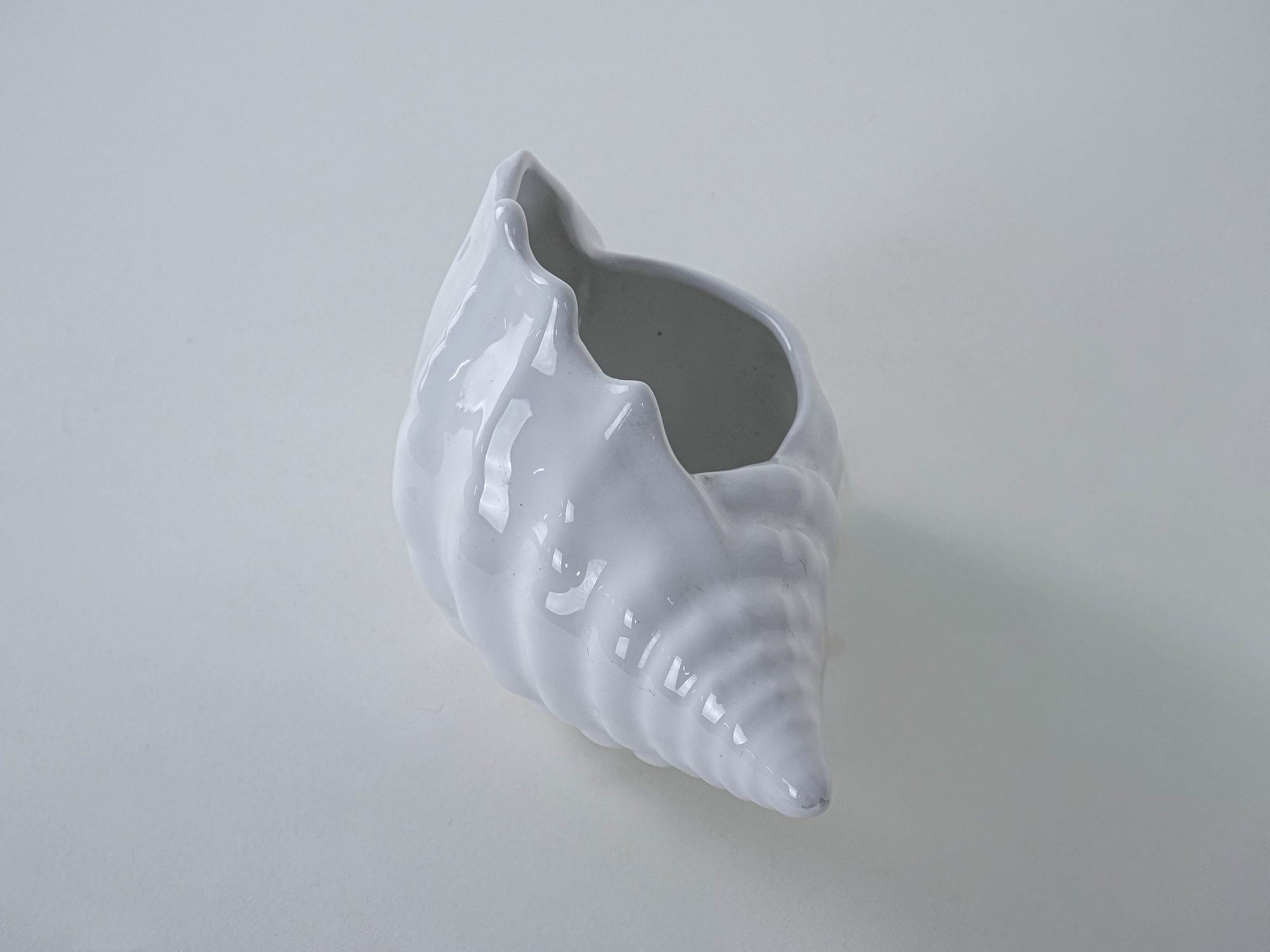 Ceramic shell White 1970s 7