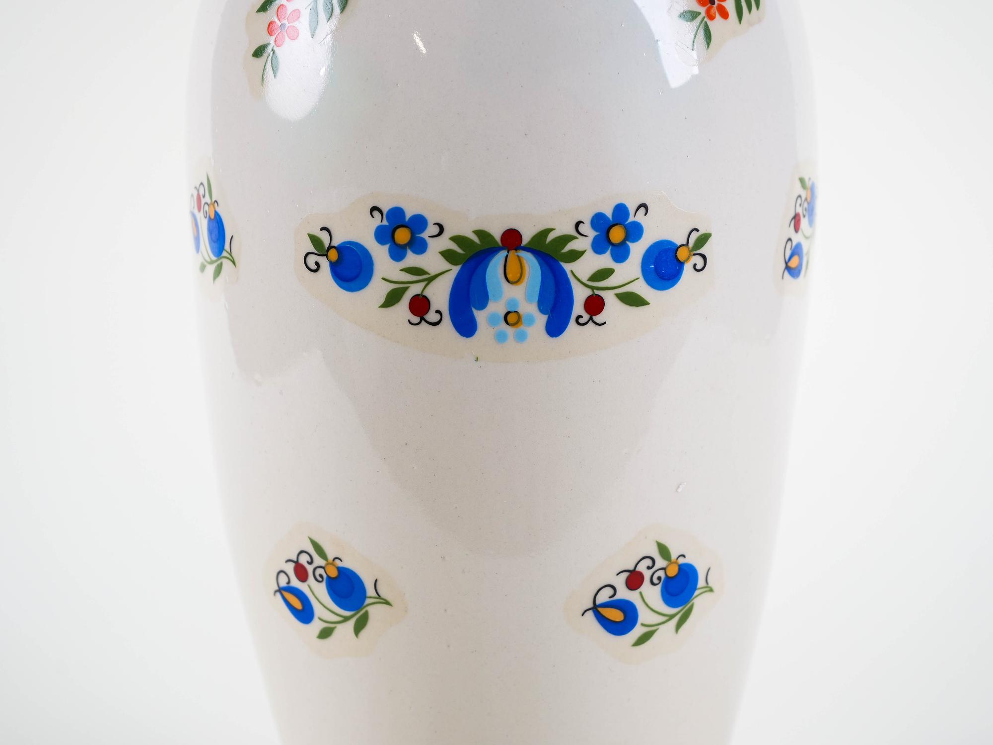 Porcelain vase 1980s 4