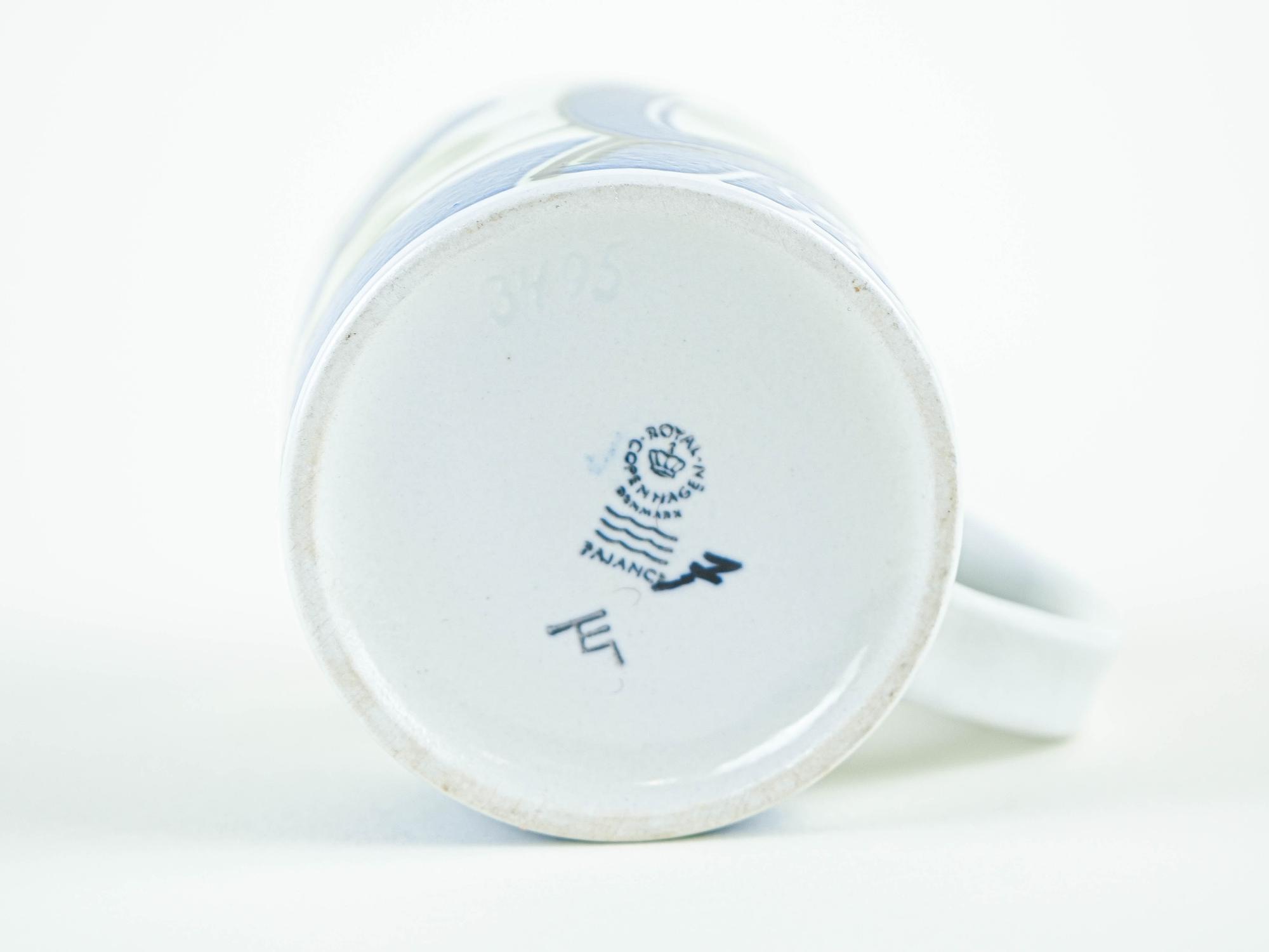 Porcelain cup 1981 3
