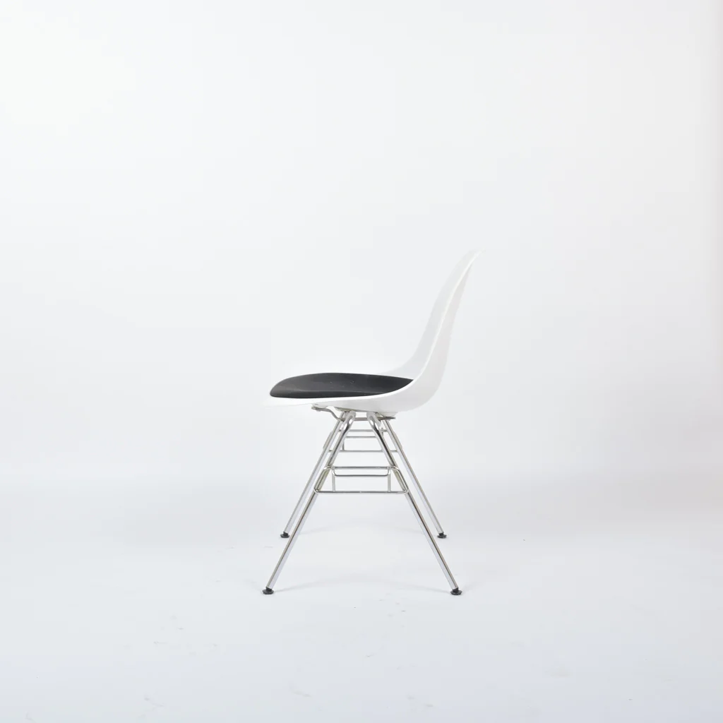 Eames DSS Plastic Side Chair mit Sitzkissen Weiß 1