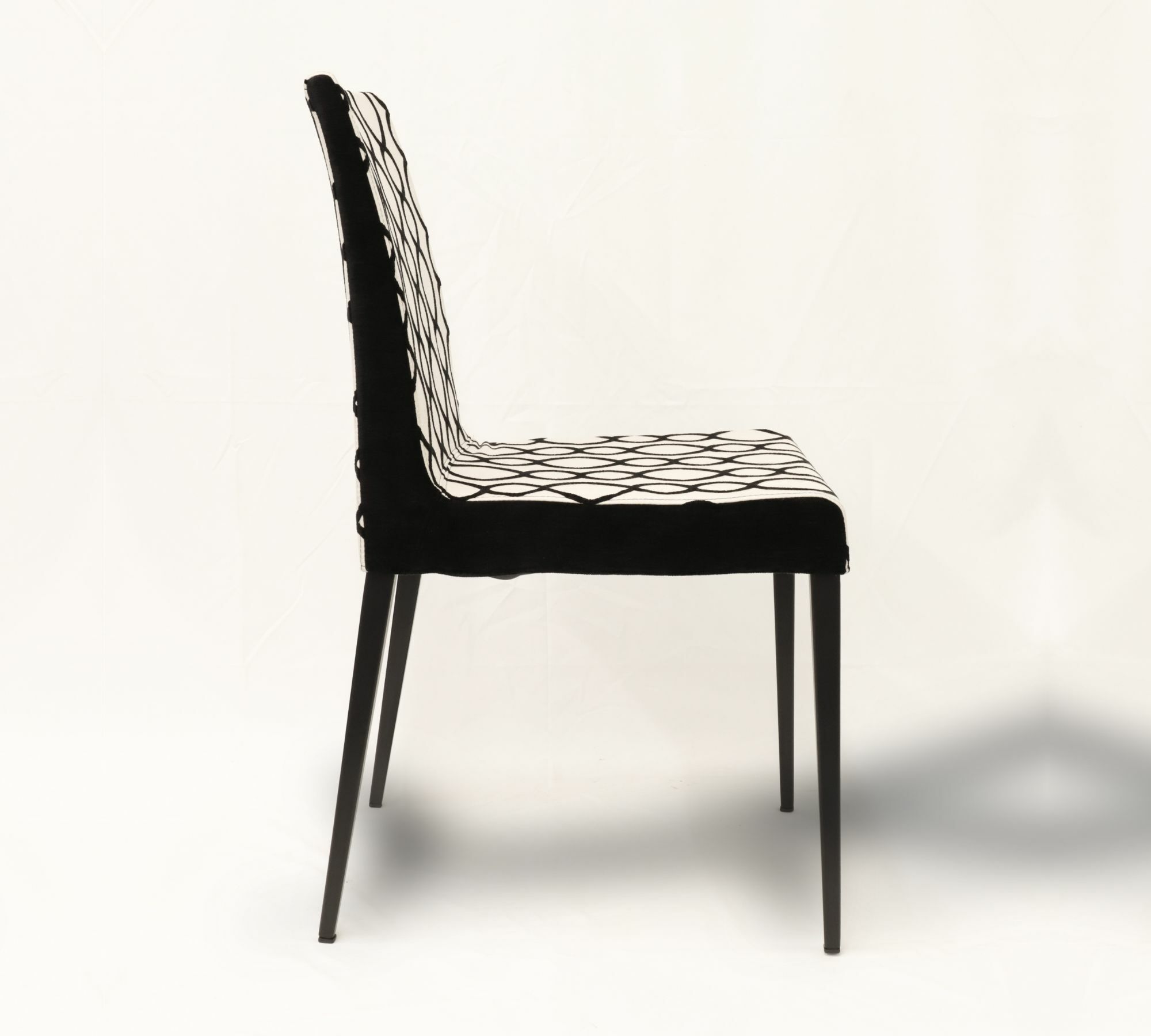 King Chair Stuhl Textil Metall Schwarz Gemustert 1