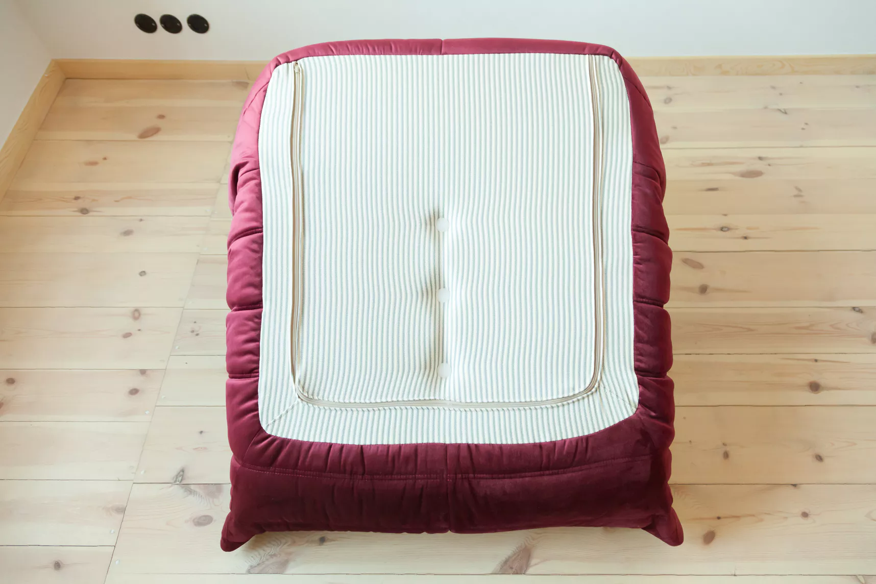 Set Poltrona e Pouf Togo Velluto Rosso Borgogna 5