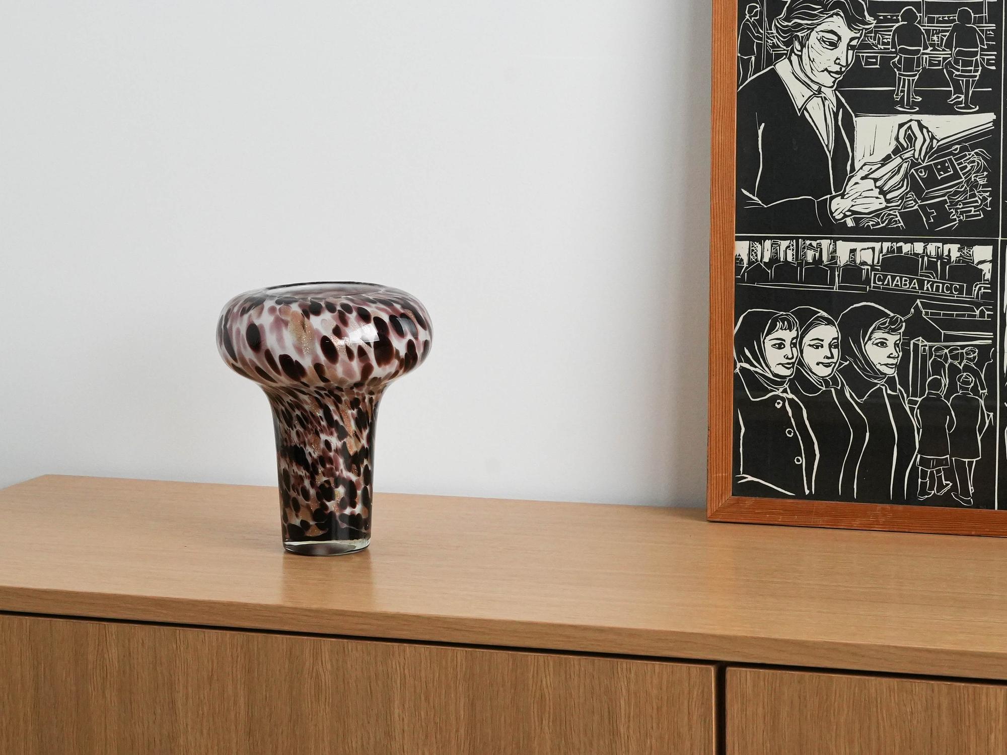 Leopard print glass vase brown 1