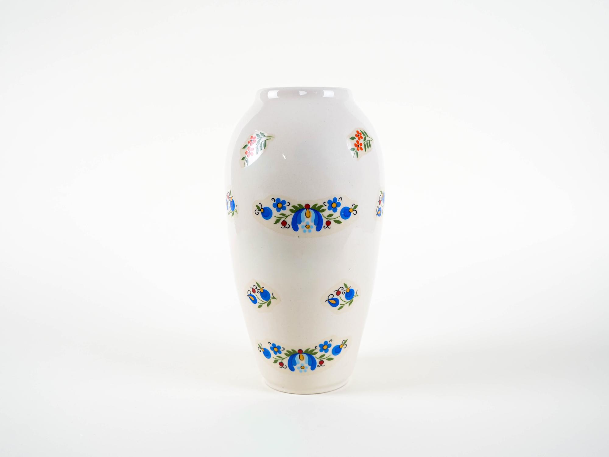 Porcelain vase 1980s 2