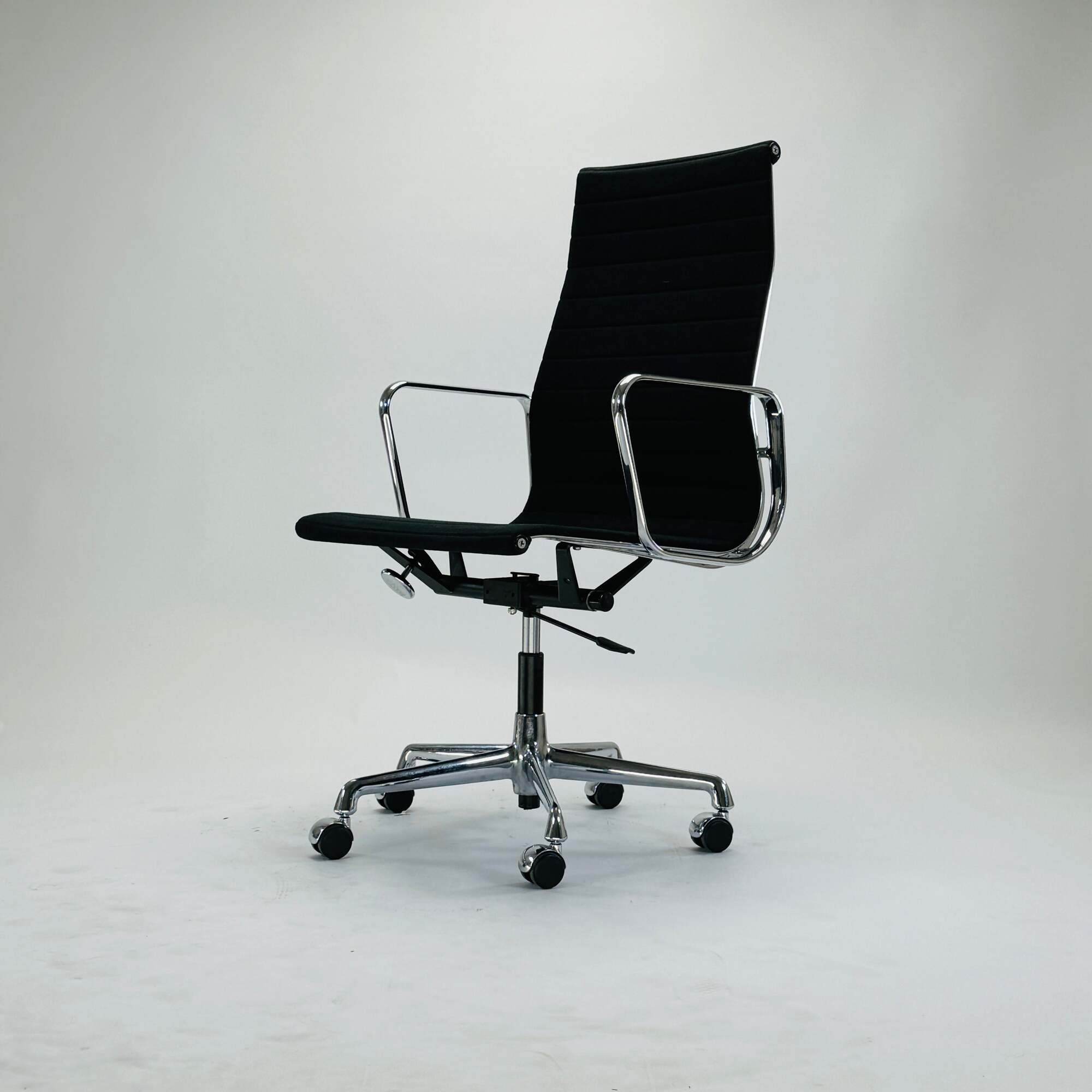 EA 119 Aluminium Chair Hopsack Textil Schwarz 0