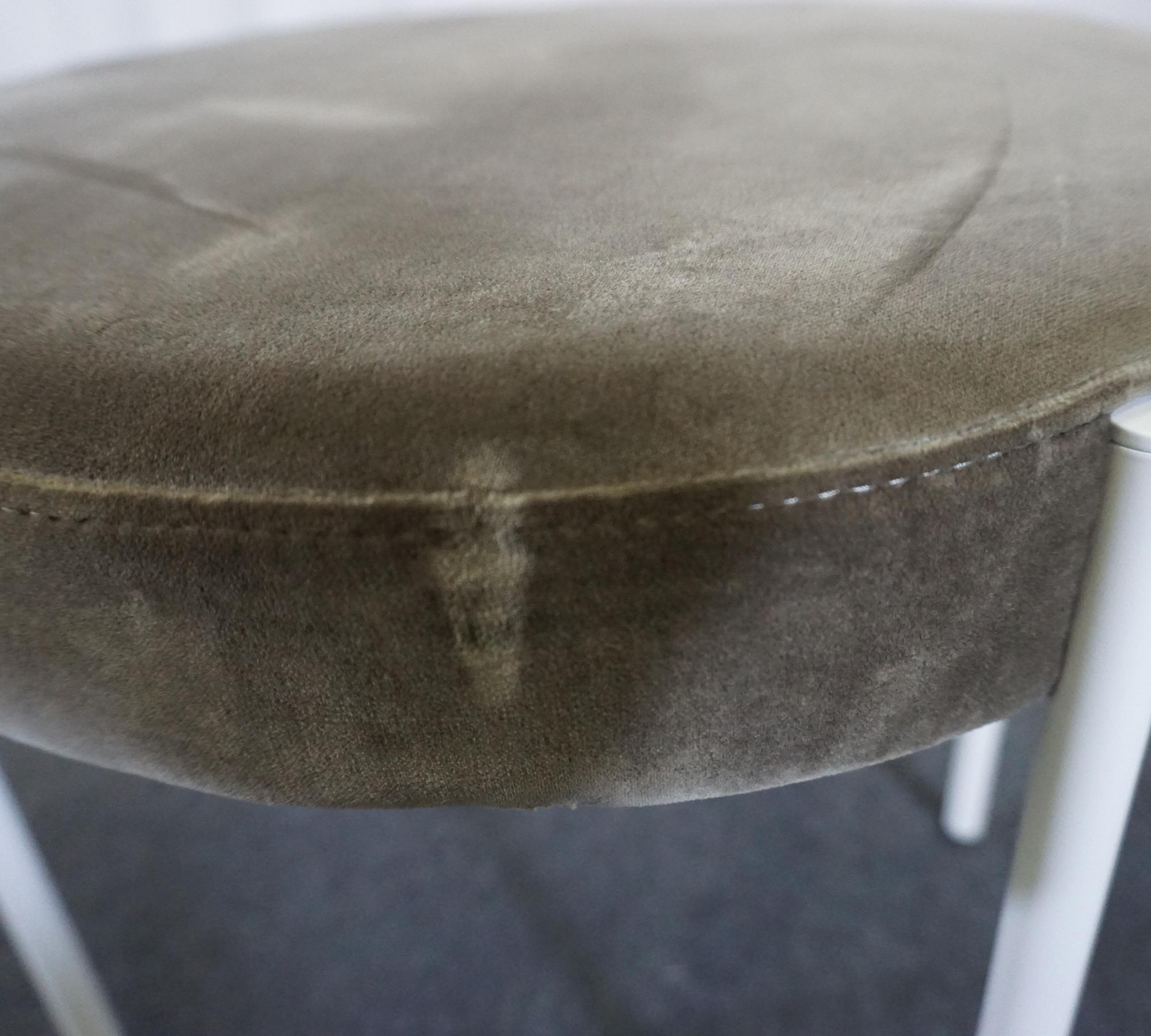 Verner Panton Series 430 Stool Velvet Taupe 4