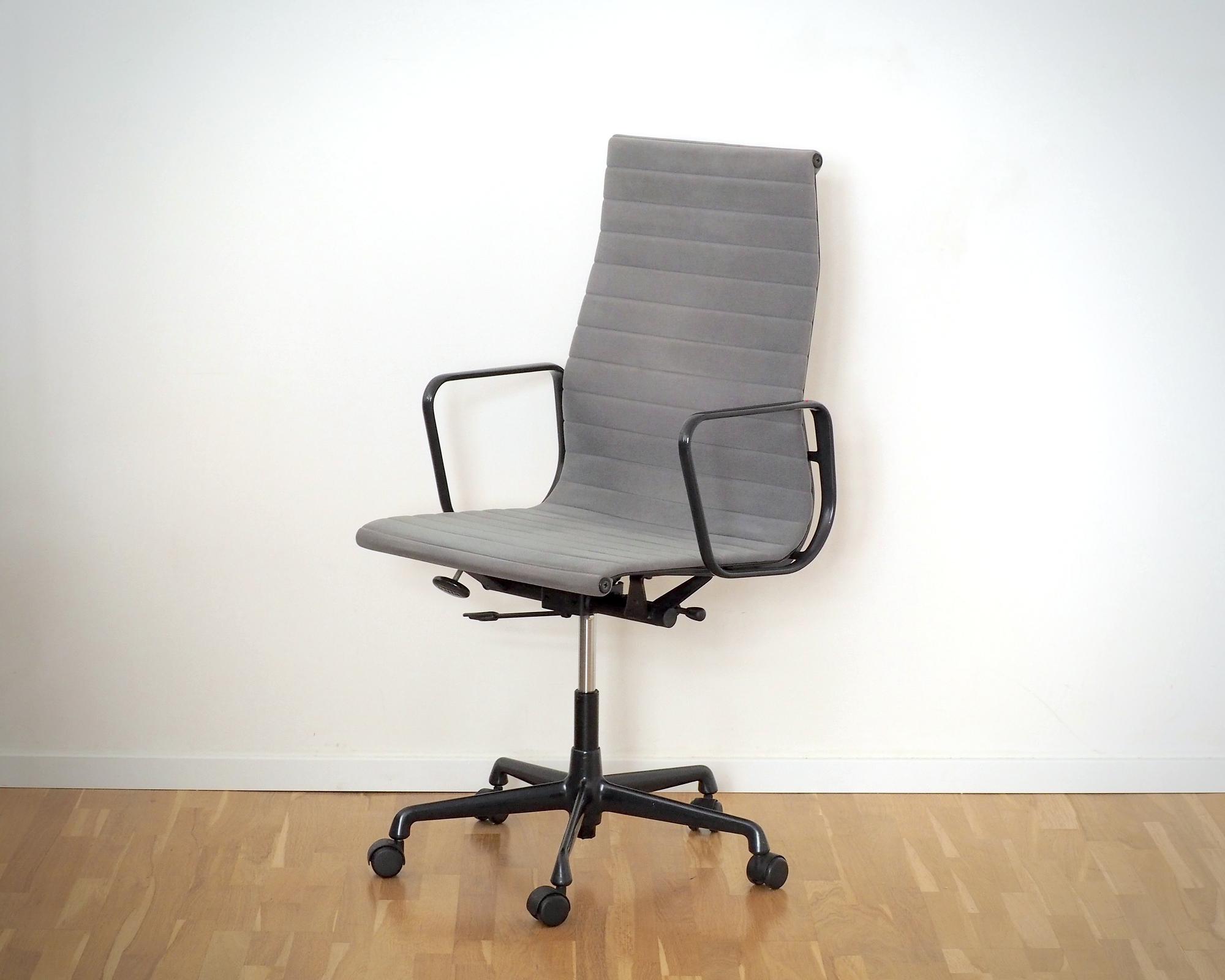 EA 119 Aluminium Chair Cosy Grau 0