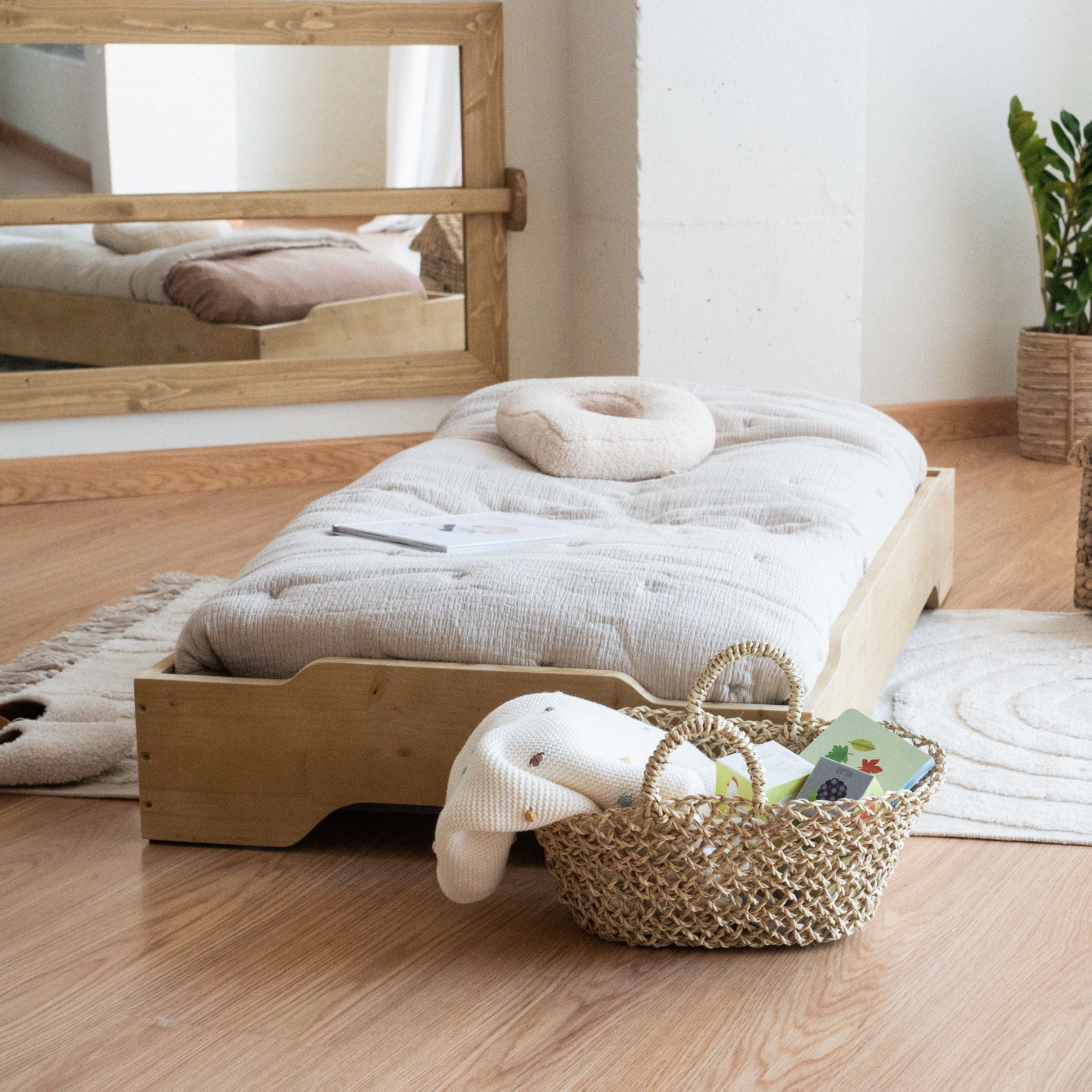 Lume Montessori Bett Holz Olive 3