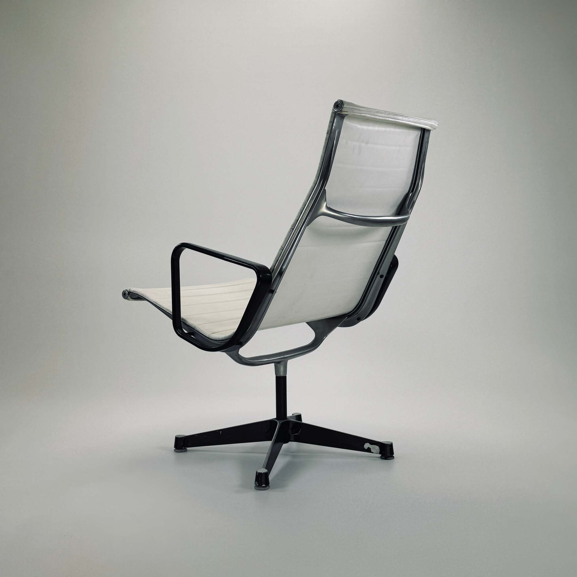 Aluminium Group Chair EA 116 Leder Weiß 1