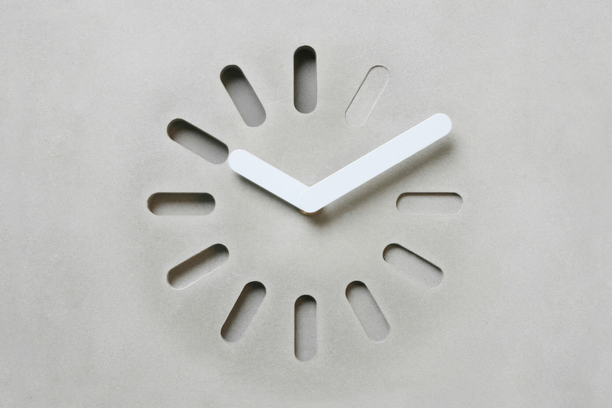 Life in progress Uhr Faserbeton Grau 2