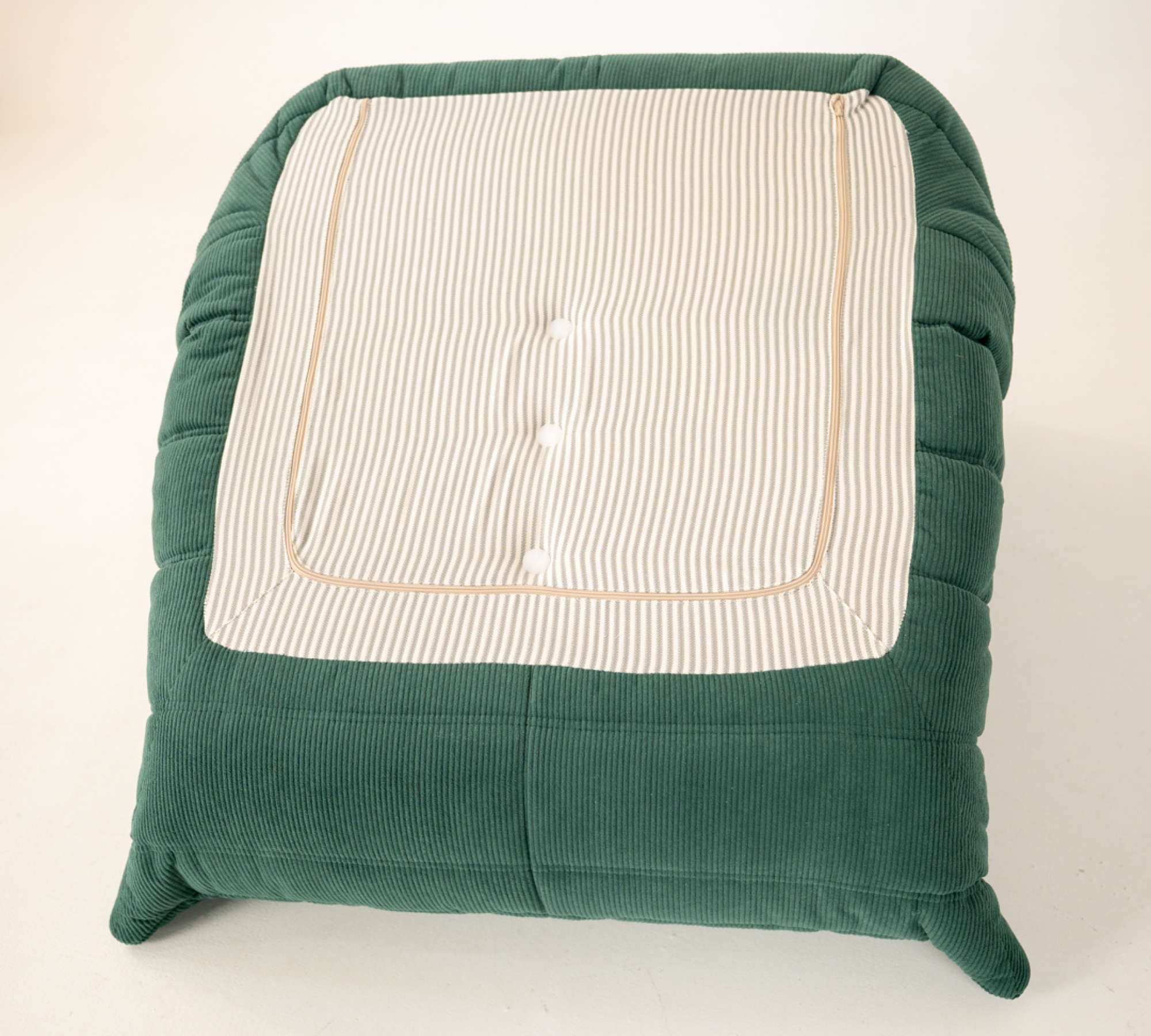 Poltrona Togo in velluto a coste verde salvia 4