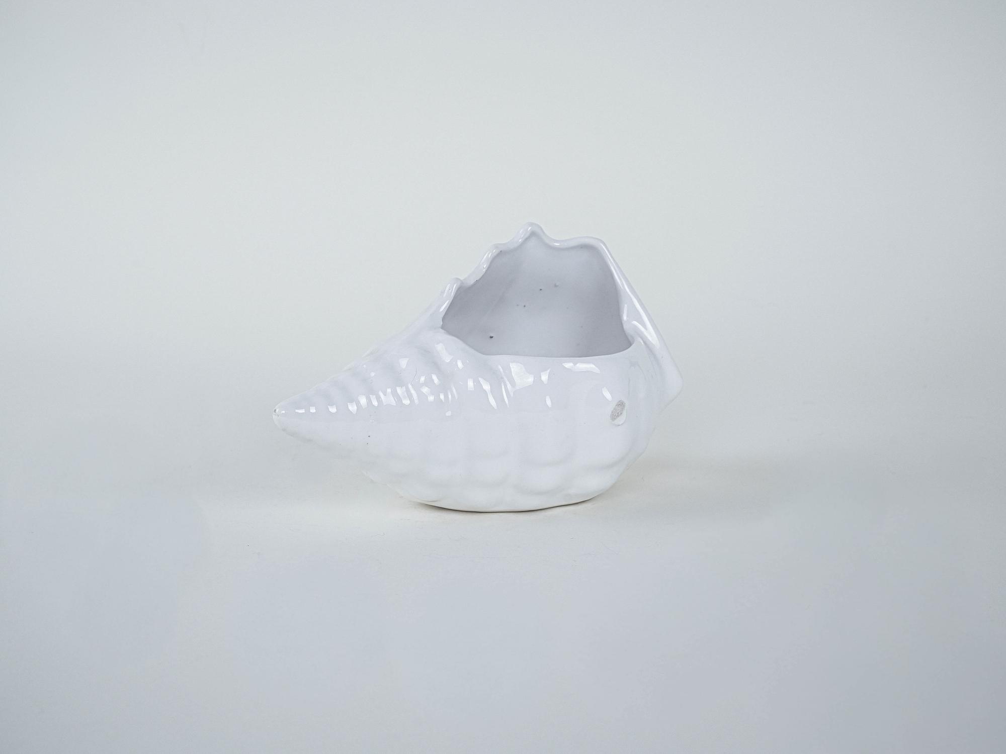 Ceramic shell White 1970s 3