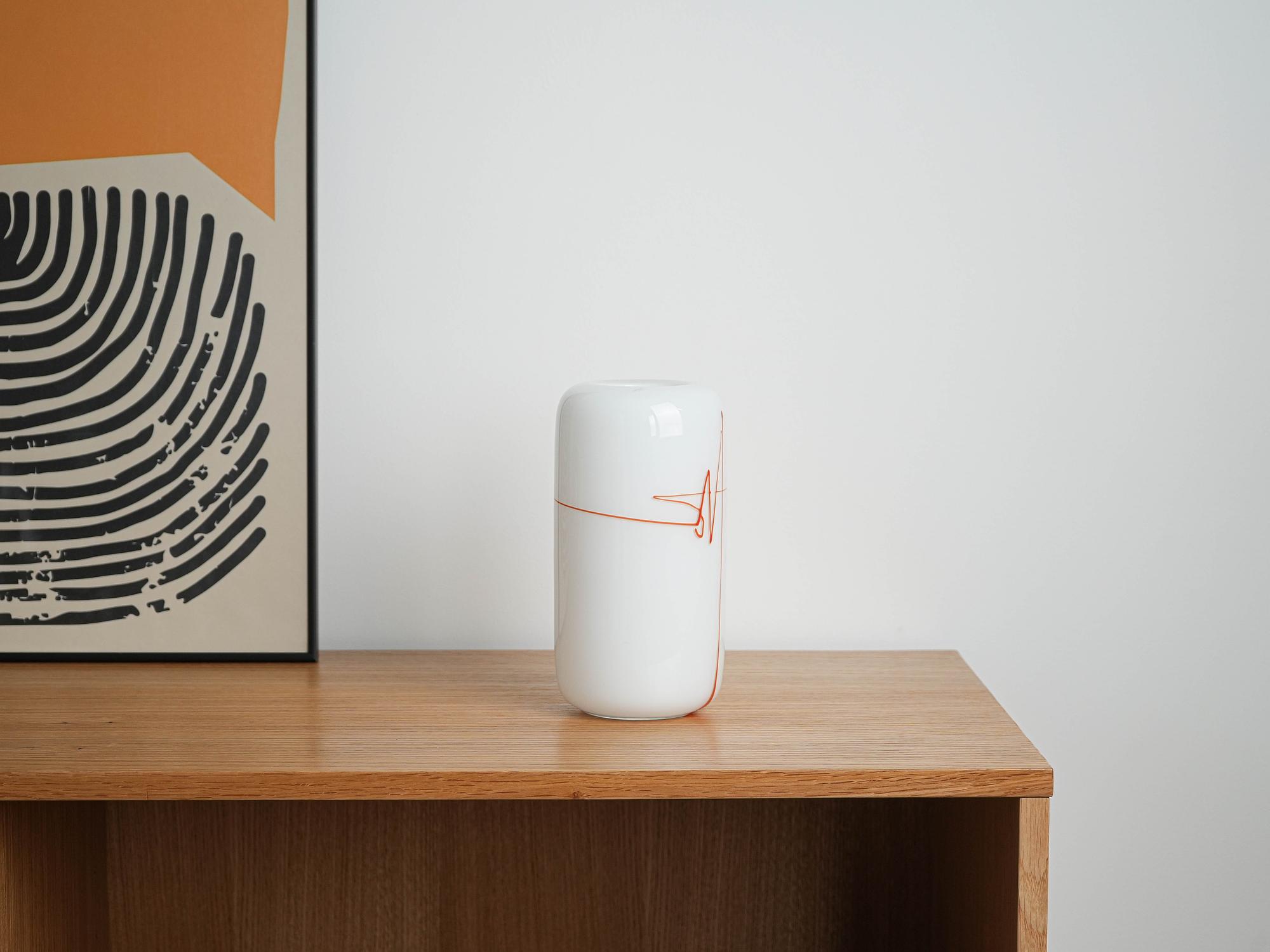 Vase Mattglas Weiß Rot 1970er Jahre 7
