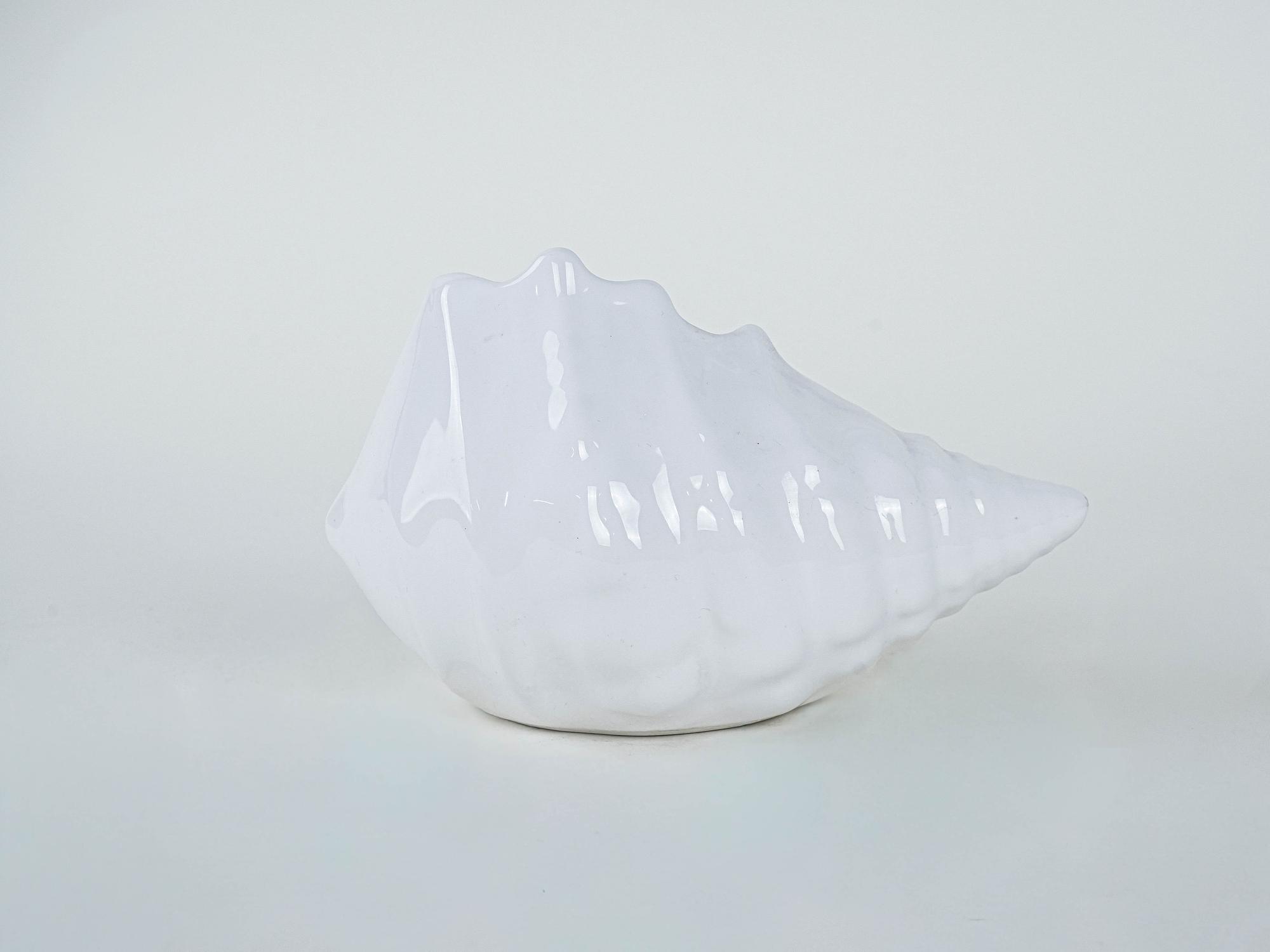 Ceramic shell White 1970s 5