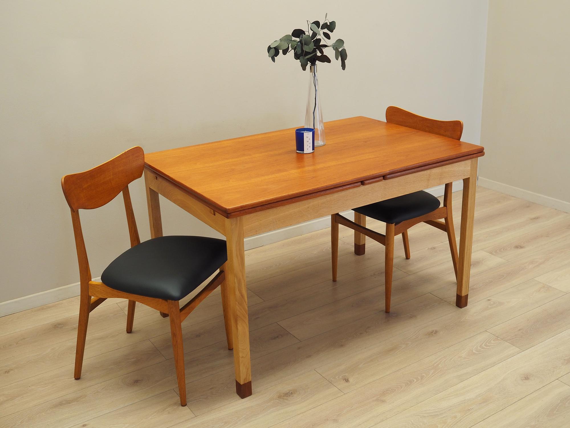 Extendable table, Danish Design, 1970s, Manufacturer: SKM 2