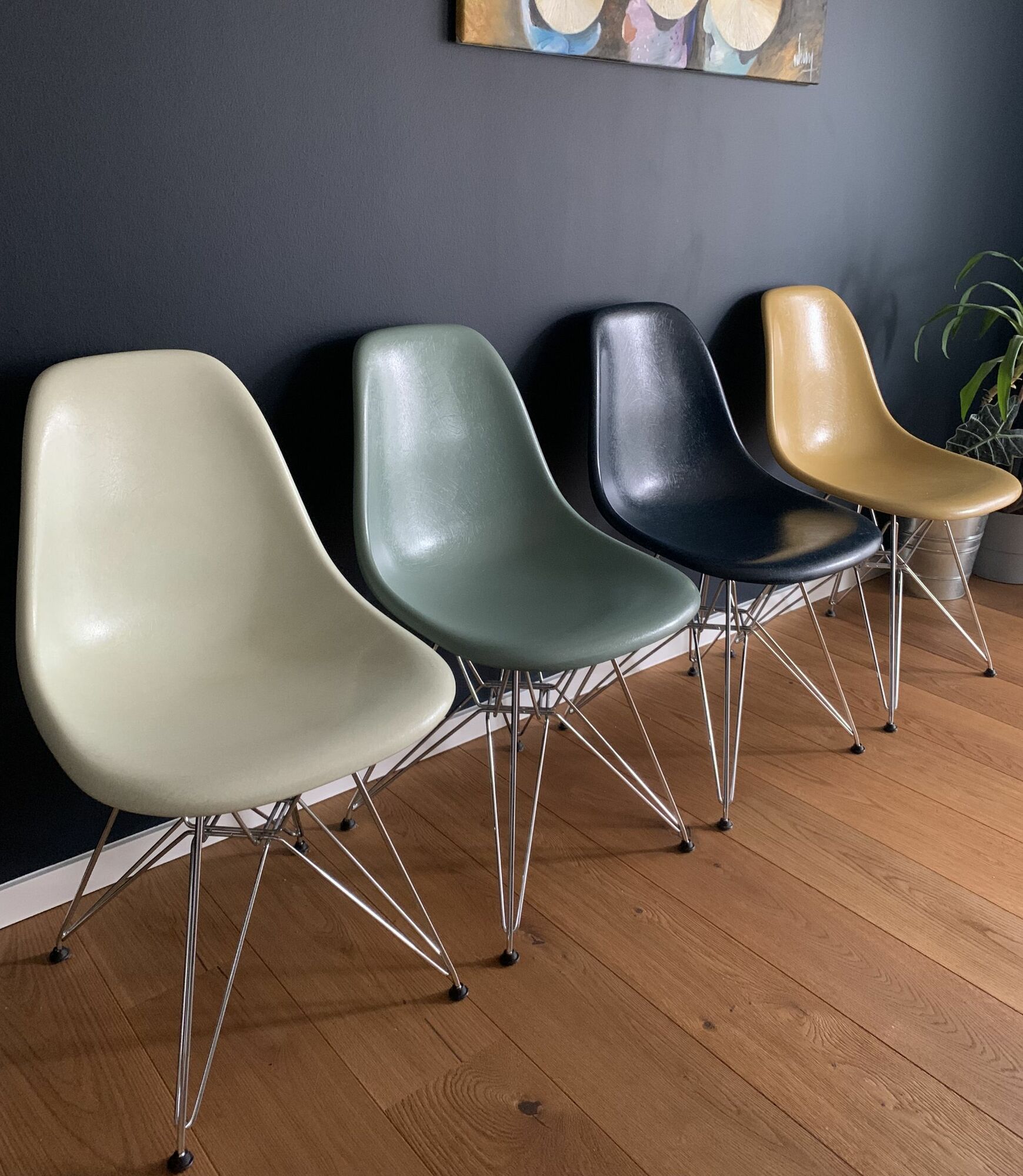 4x Eames Fiberglass Side Chair DSR  0