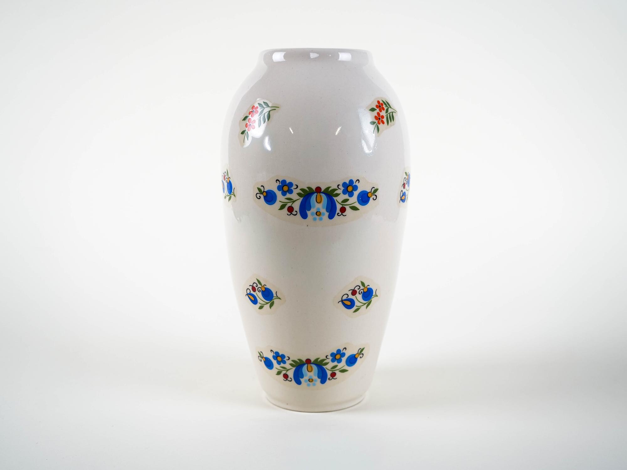 Porcelain vase 1980s 3