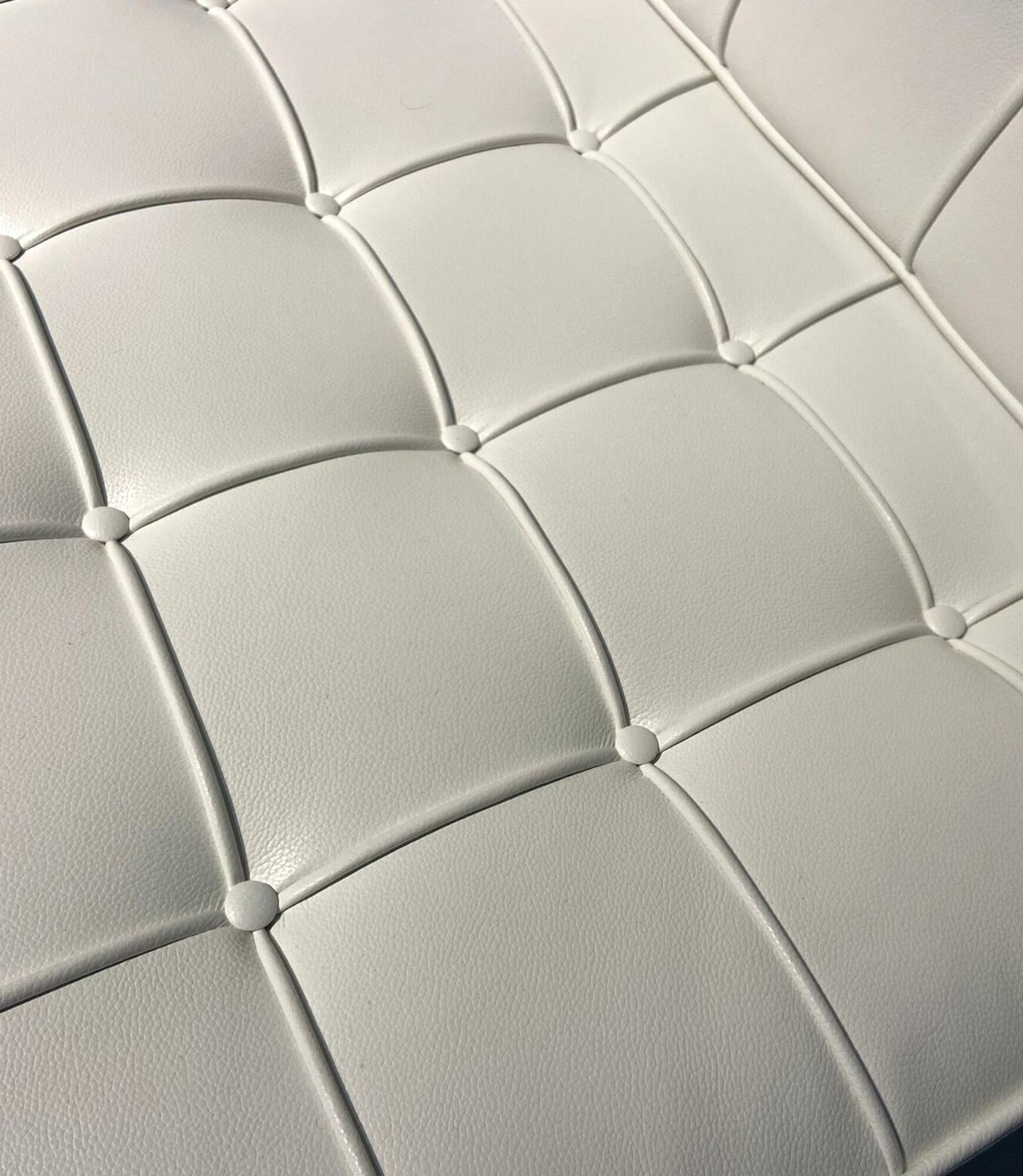 Original Barcelona Sessel mit Hocker Sabrina Leder Weiß 5