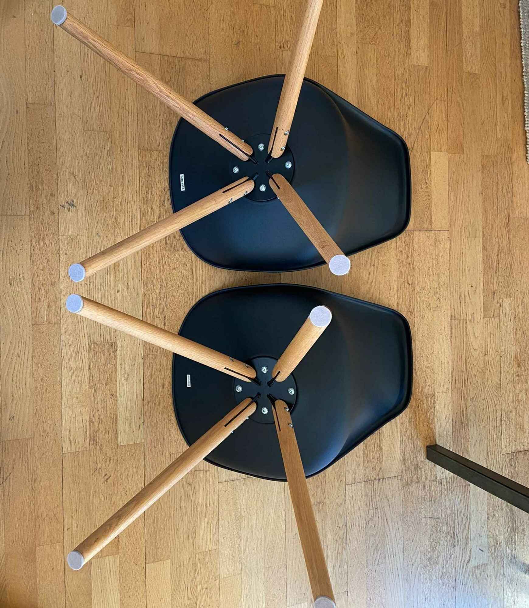 Set: 4x Schalenstuhl mit Holz-Teleskopbeinen Schwarz 5