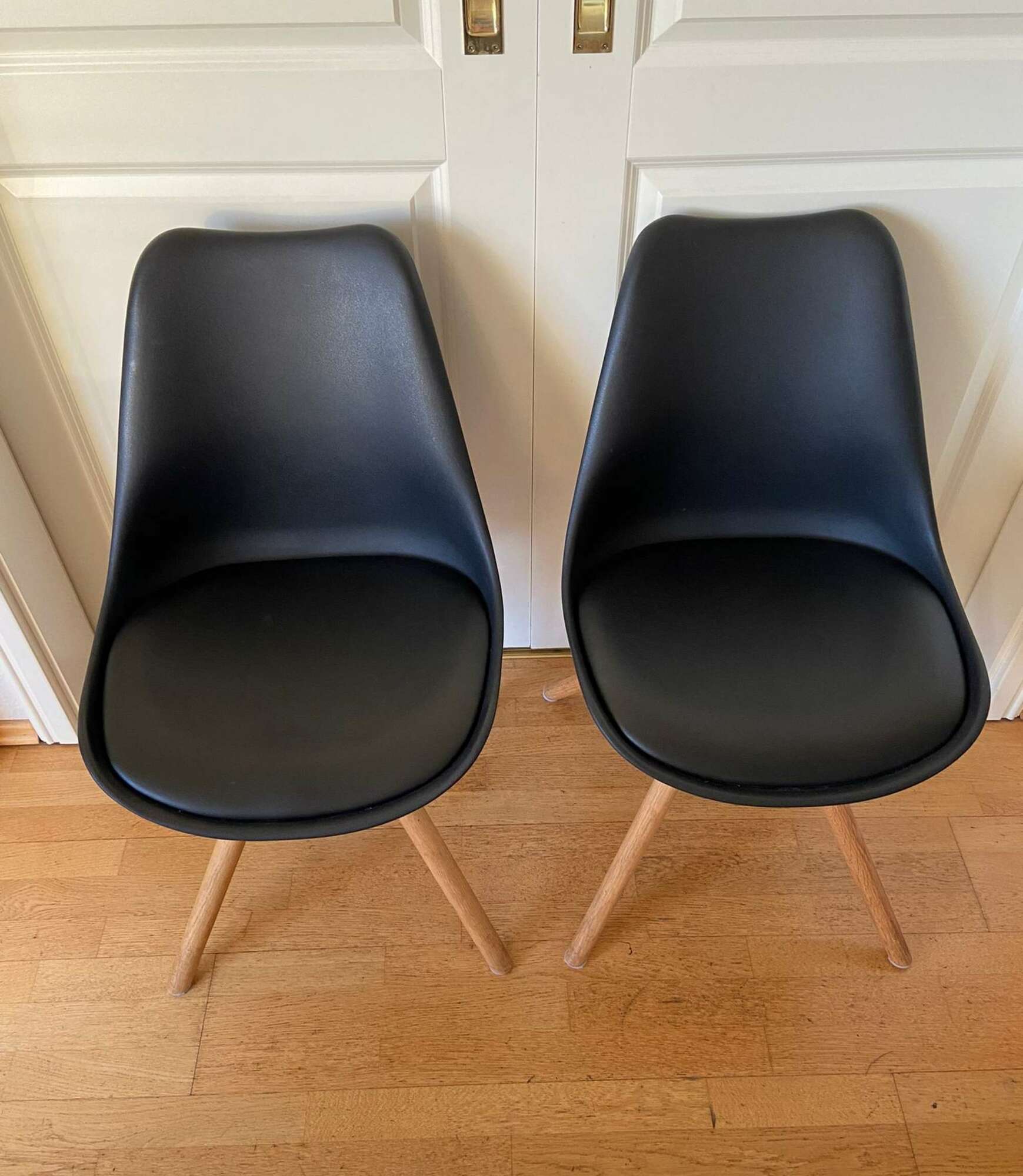 Set: 4x Schalenstuhl mit Holz-Teleskopbeinen Schwarz 1