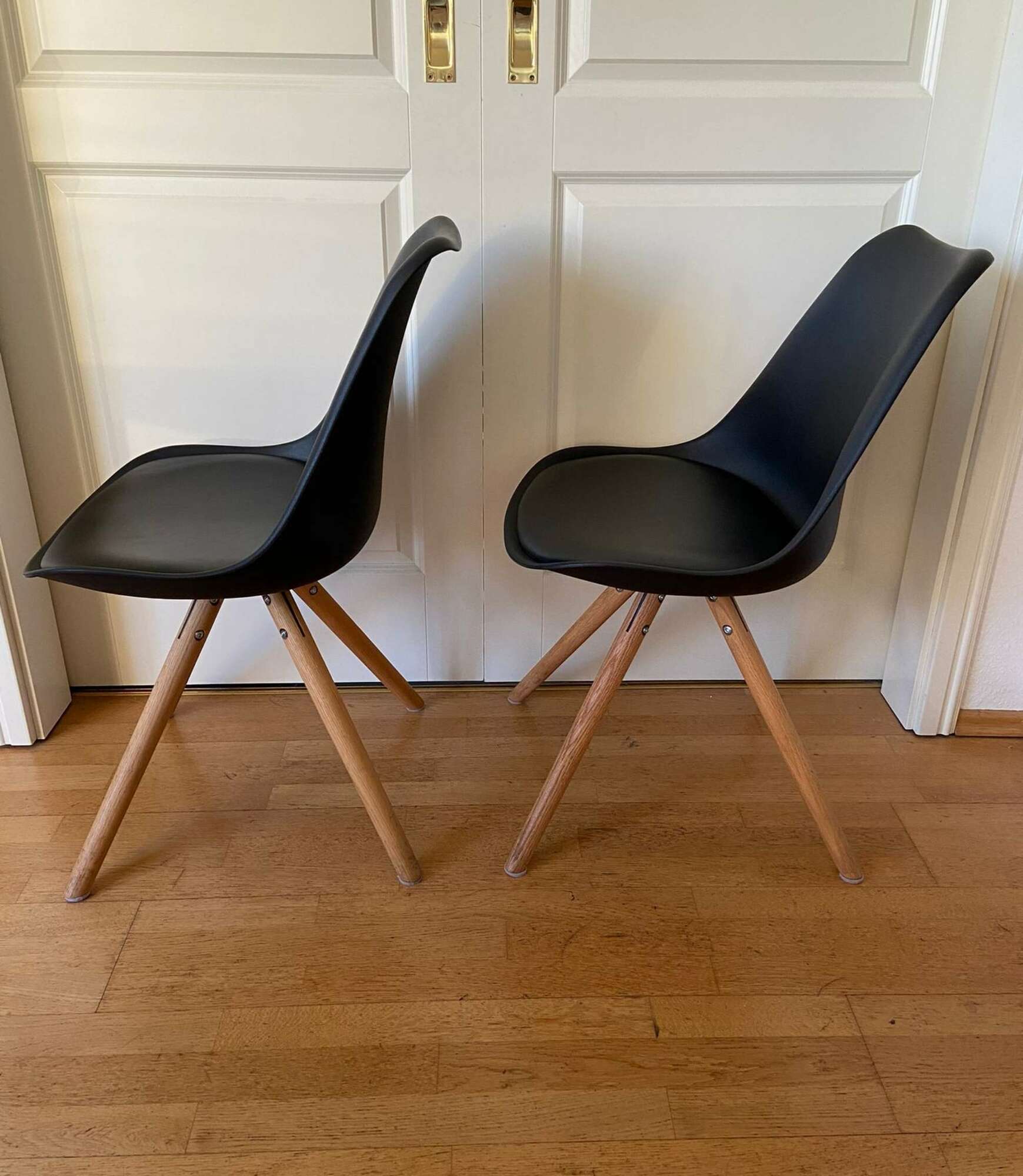 Set: 4x Schalenstuhl mit Holz-Teleskopbeinen Schwarz 2