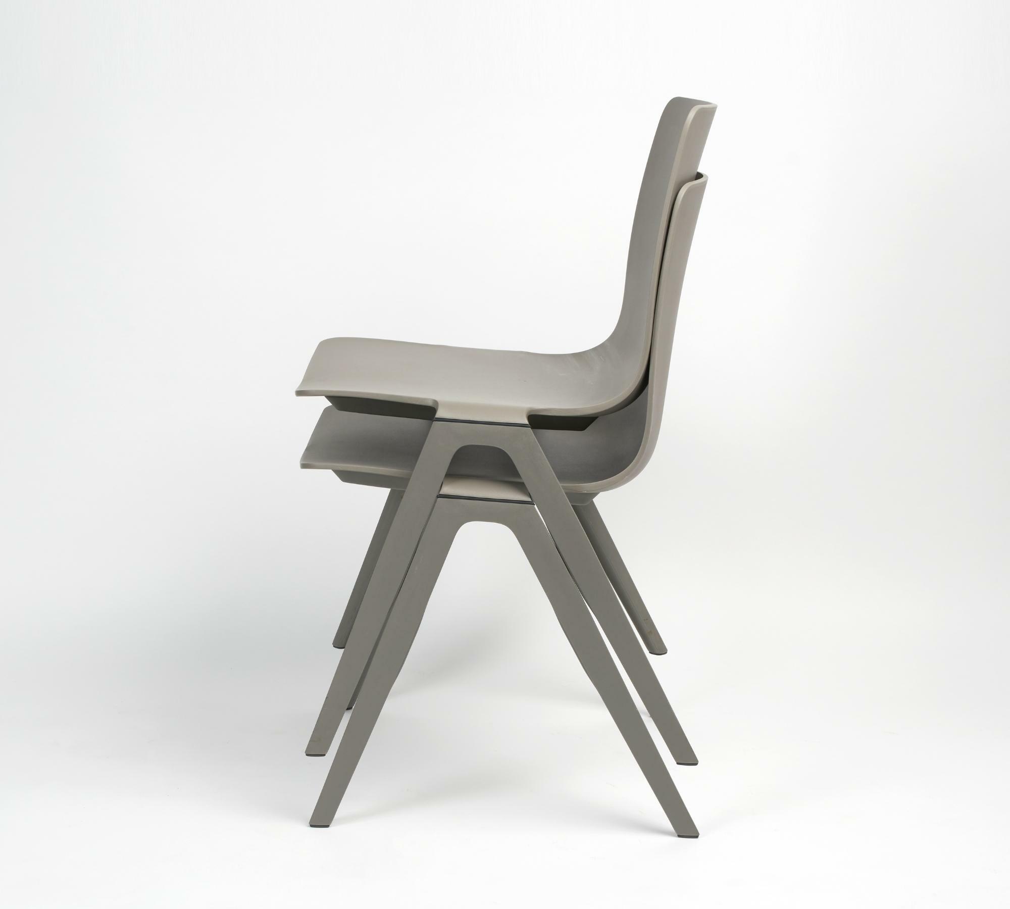 Minimalistischer Indoor-Outdoor Stuhl Stapelbar, Grau 3