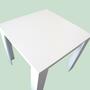 Minimalistischer quadratischer Tisch Weiß 2