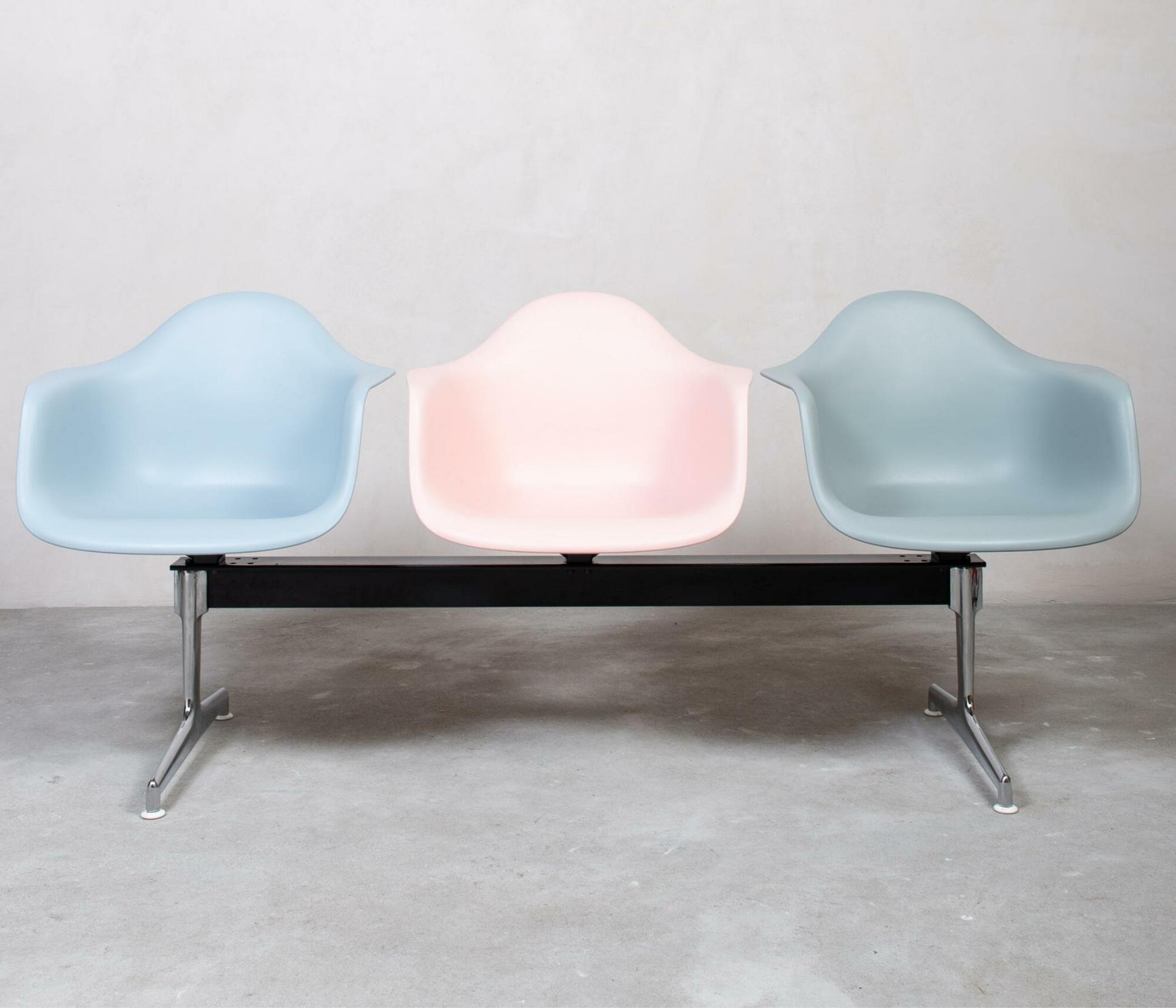 Vitra Eames Plastic Armchair auf Traverse Pastell 1