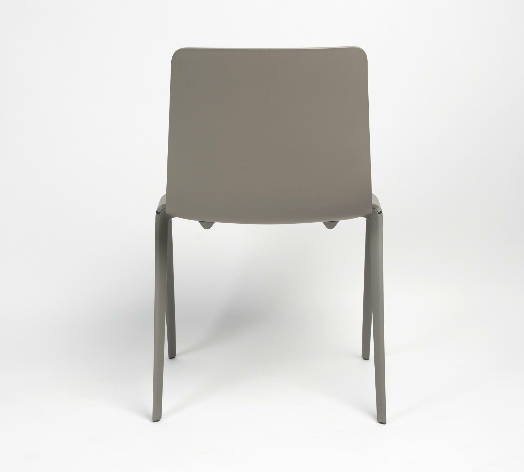 Minimalistischer Indoor-Outdoor Stuhl Stapelbar, Grau 4