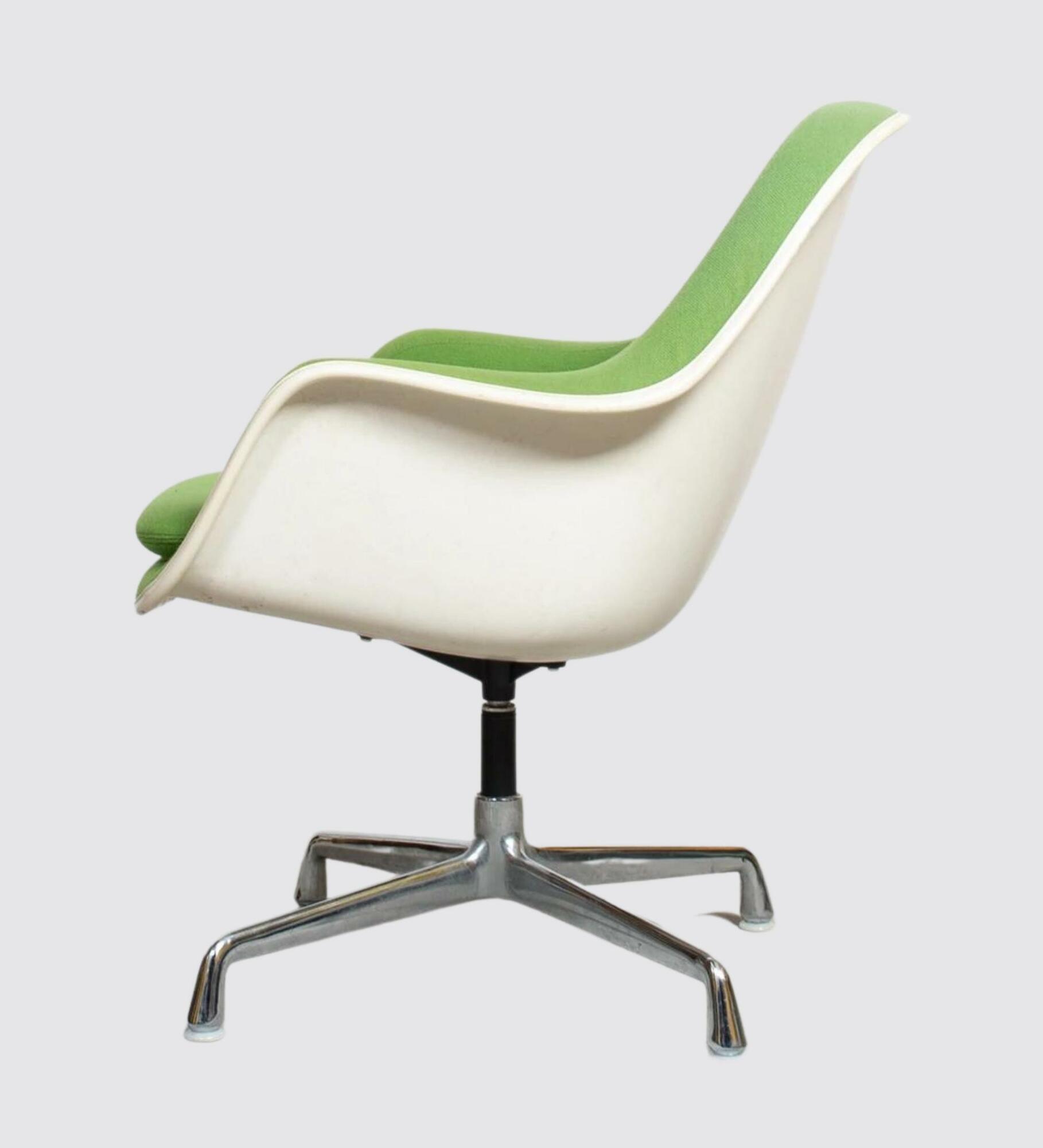 Eames Loose Cushion Armchair Grün 2